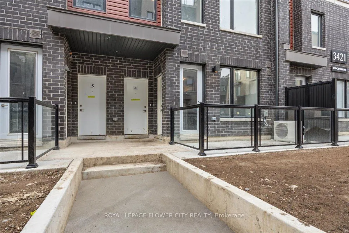 Photo 1 of Unit 3, 3421 Ridgeway Drive, Mississauga, Erin Mills — HOMEH