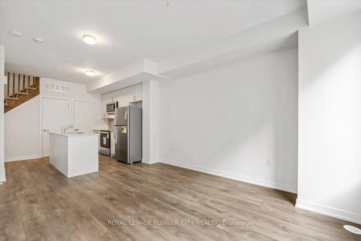 Photo 3 of Unit 3, 3421 Ridgeway Drive, Mississauga, Erin Mills — HOMEH