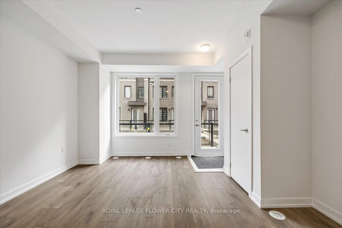 Photo 4 of Unit 3, 3421 Ridgeway Drive, Mississauga, Erin Mills — HOMEH
