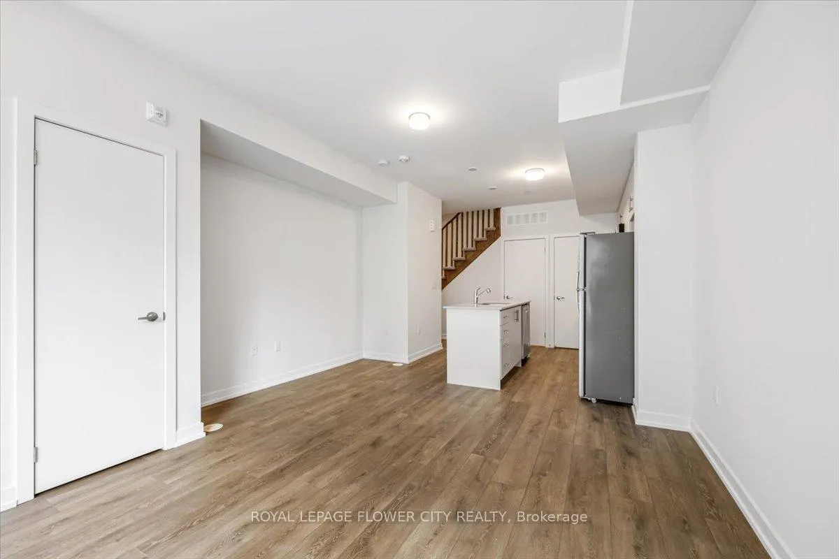 Photo 6 of Unit 3, 3421 Ridgeway Drive, Mississauga, Erin Mills — HOMEH