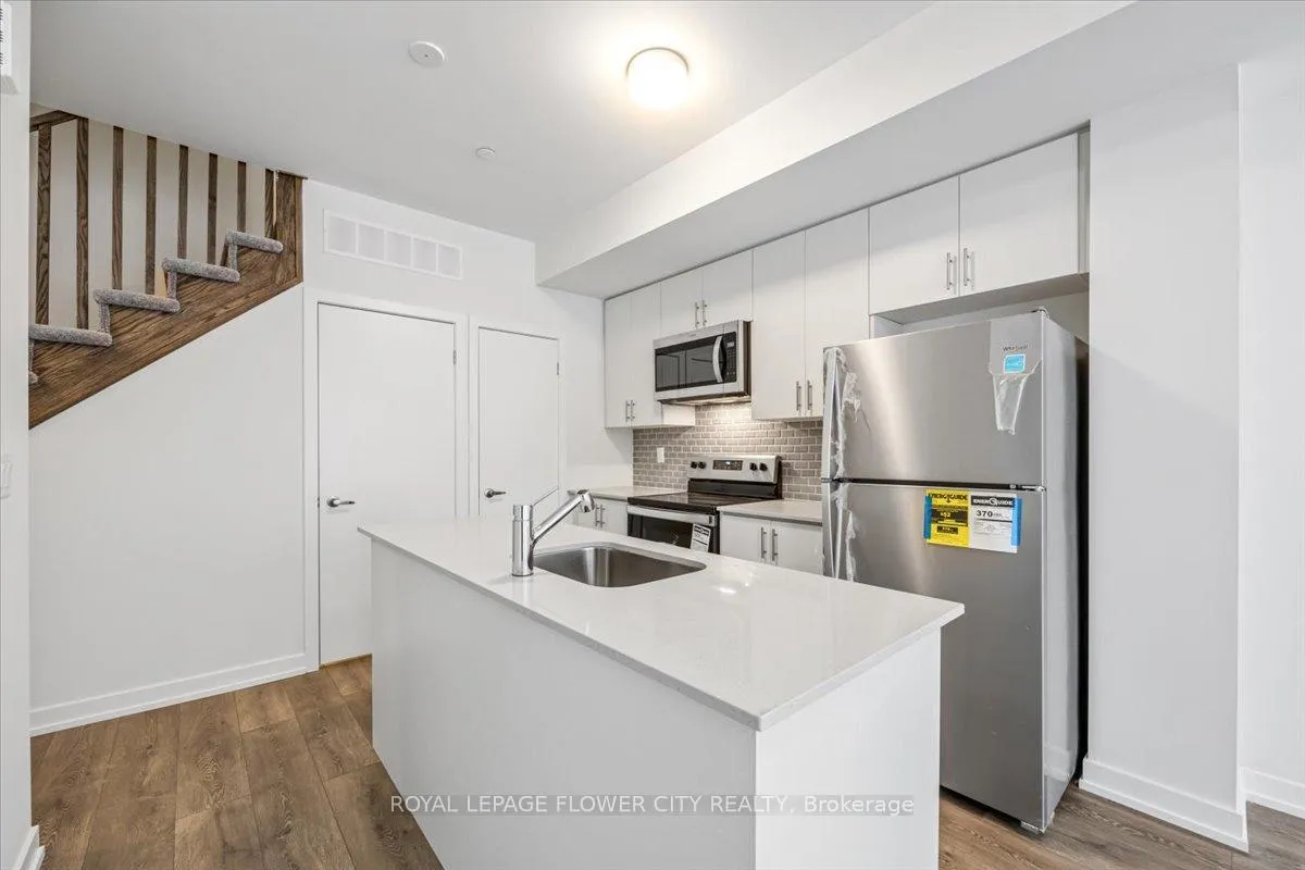 Photo 7 of Unit 3, 3421 Ridgeway Drive, Mississauga, Erin Mills — HOMEH