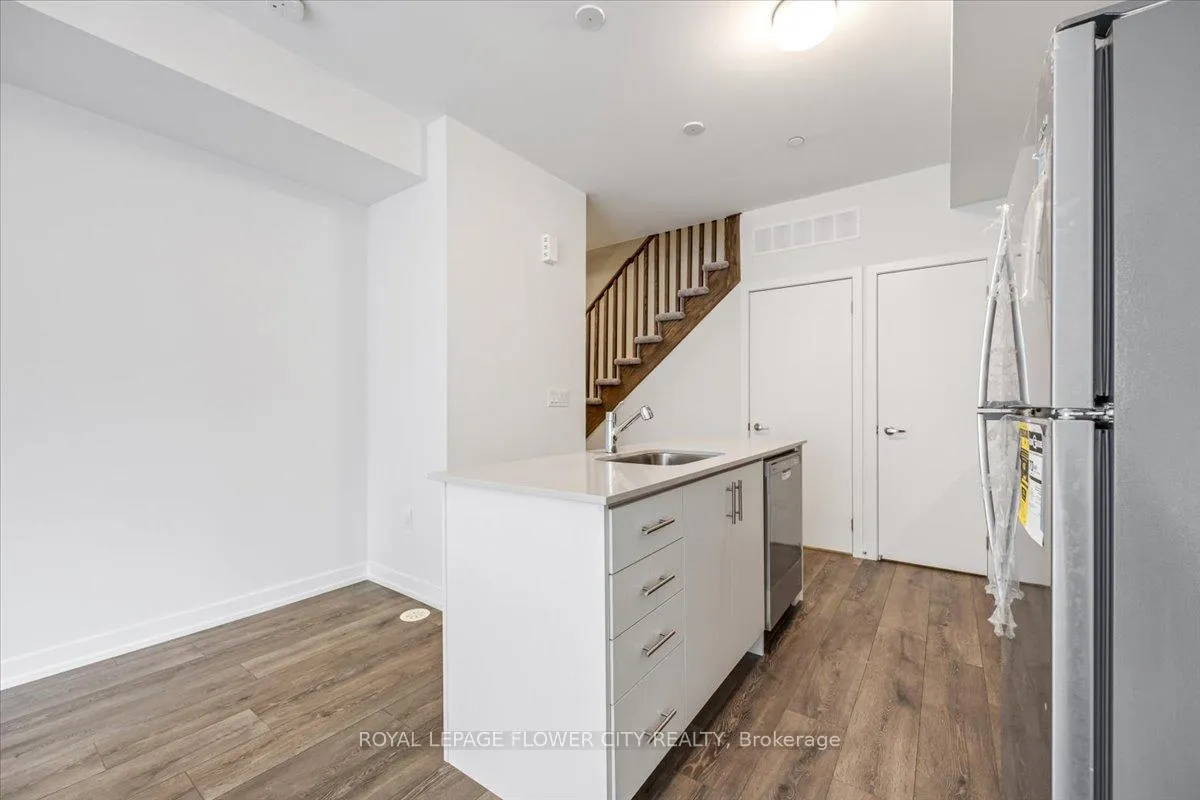 Photo 9 of Unit 3, 3421 Ridgeway Drive, Mississauga, Erin Mills — HOMEH