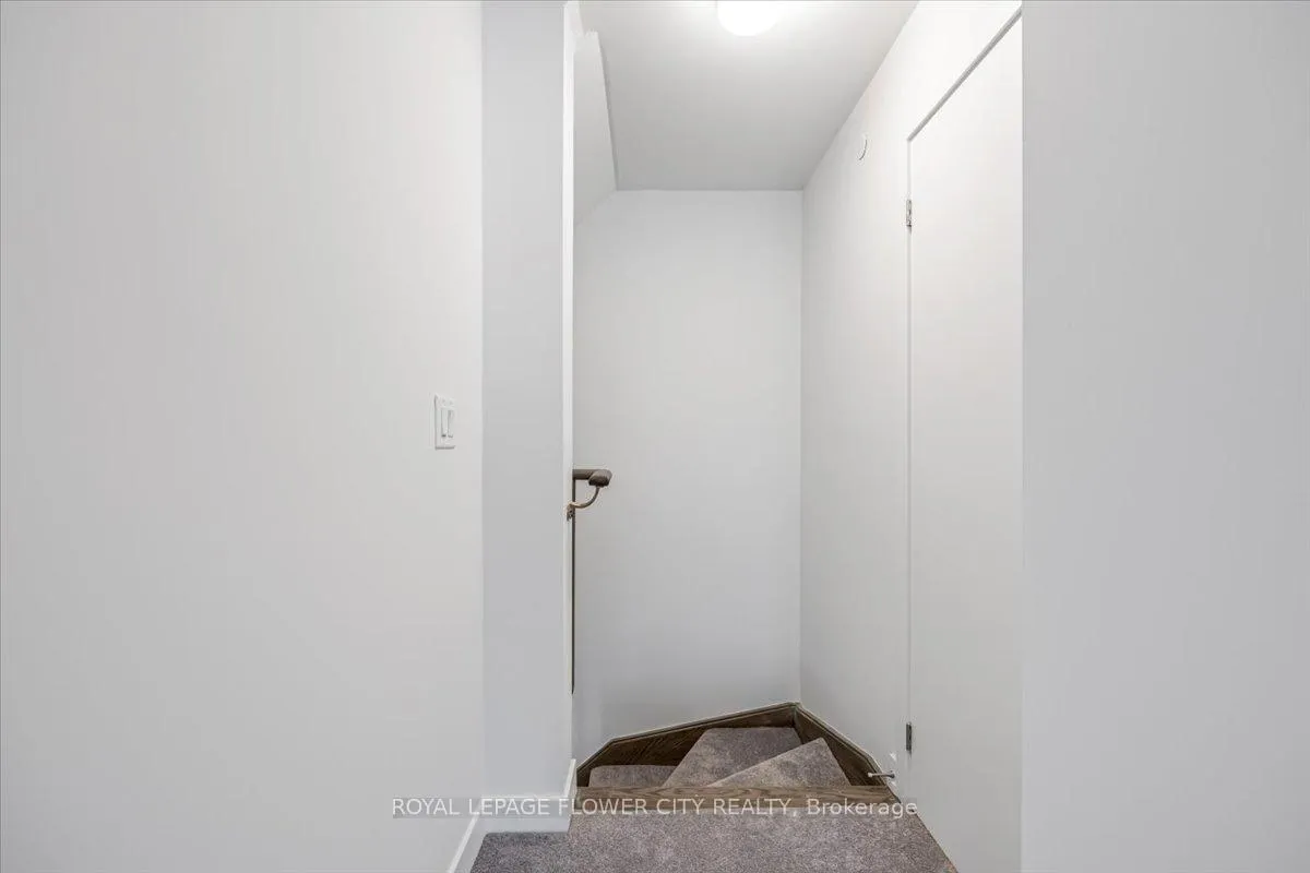 Photo 15 of Unit 3, 3421 Ridgeway Drive, Mississauga, Erin Mills — HOMEH