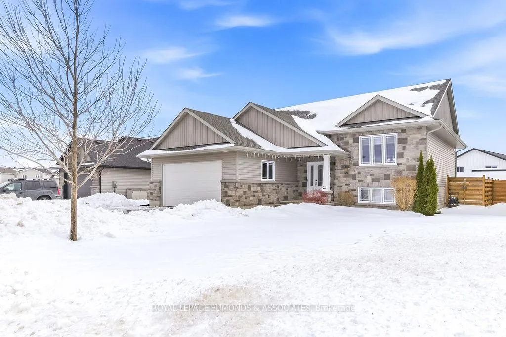 Photo 2 of 21 Liam Street, Petawawa — HOMEH