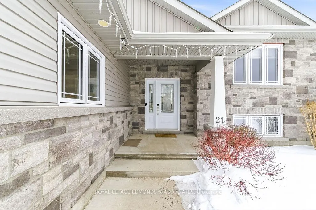 Photo 3 of 21 Liam Street, Petawawa — HOMEH
