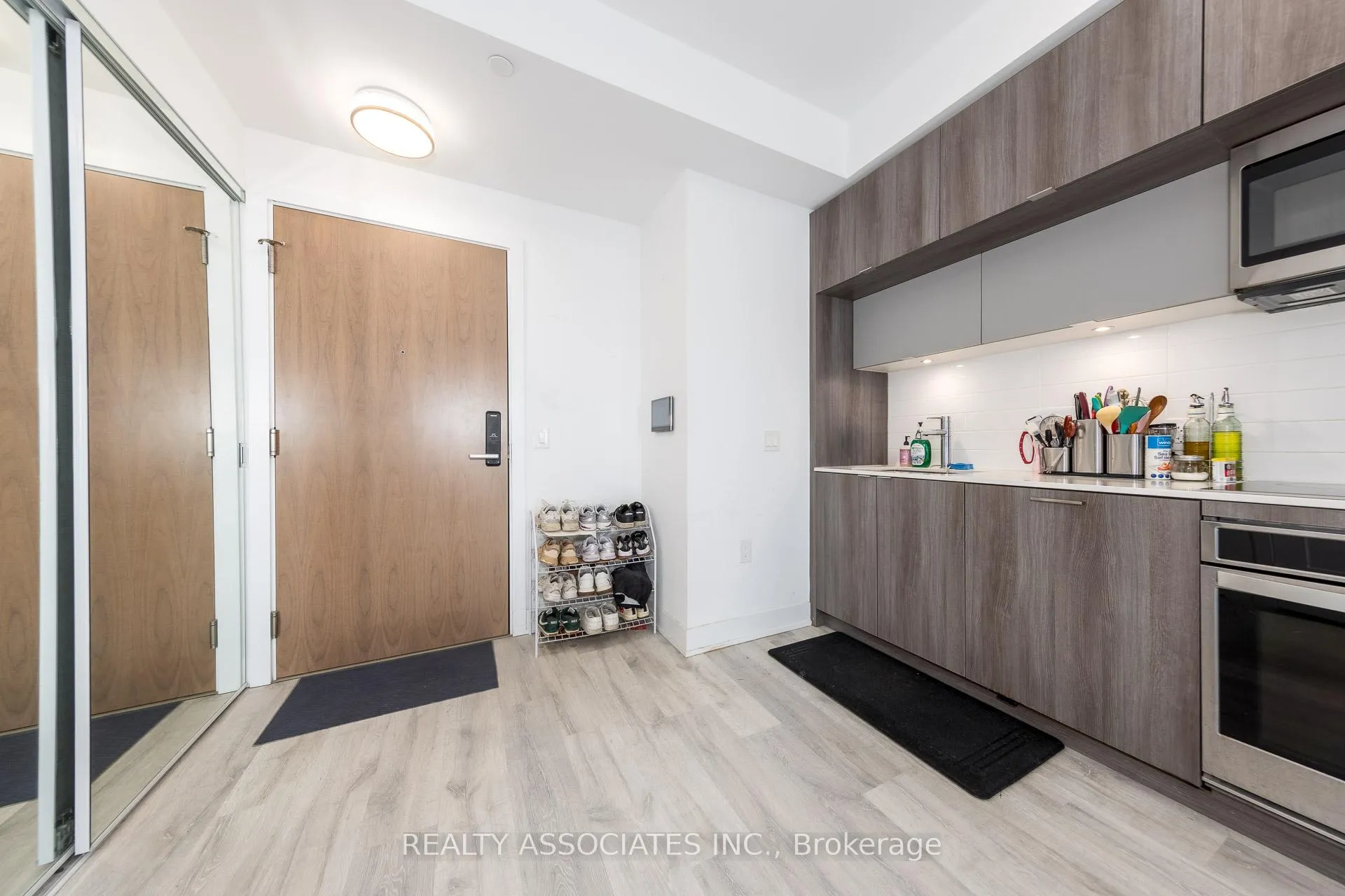 Photo 2 of Unit 2817, 585 Bloor Street E, Toronto, North St. James Town — HOMEH