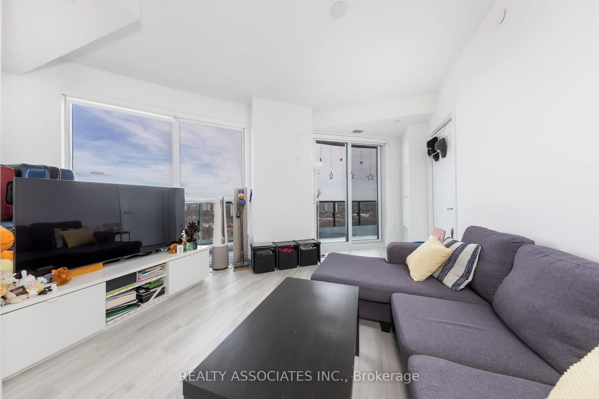 Photo 5 of Unit 2817, 585 Bloor Street E, Toronto, North St. James Town — HOMEH