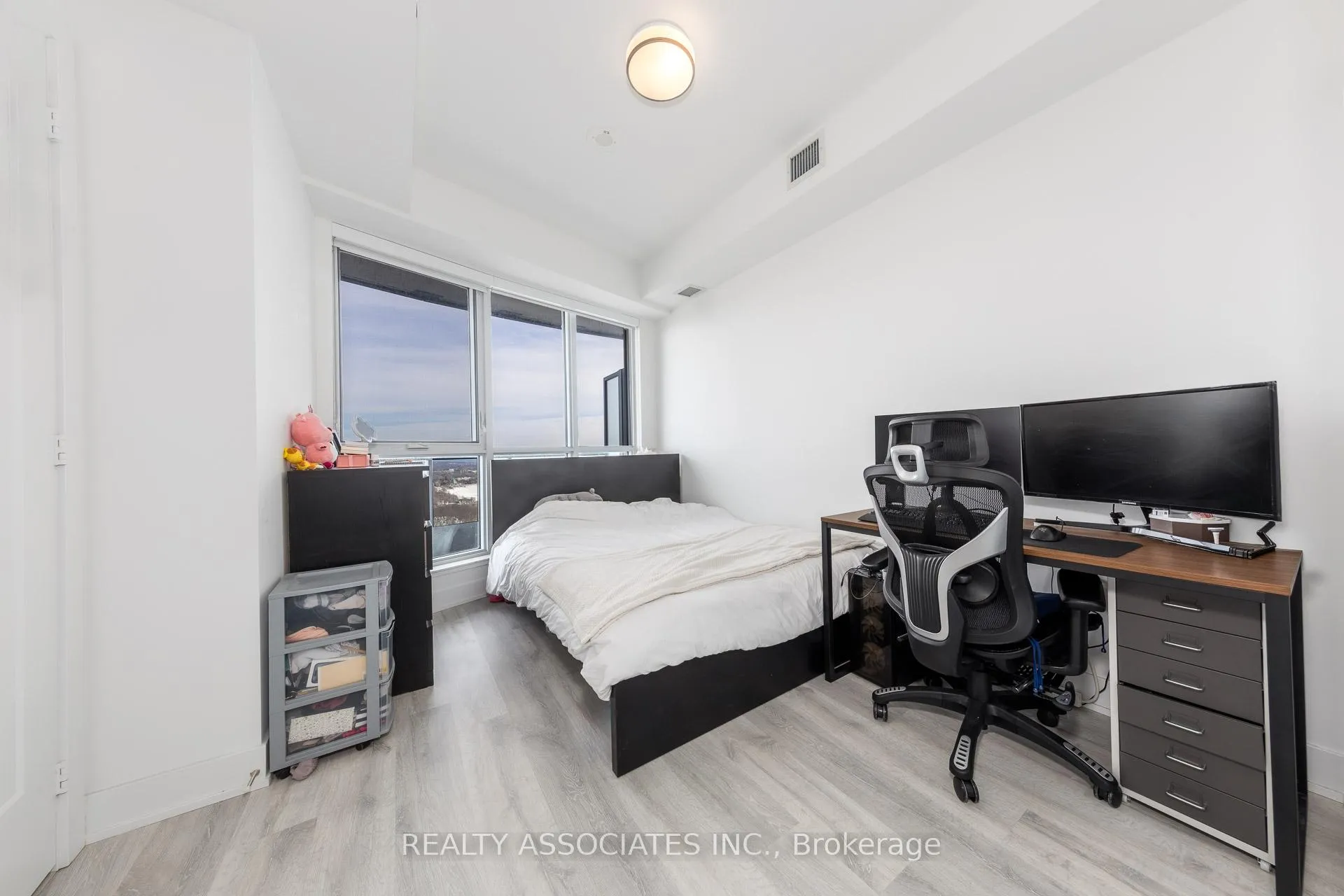 Photo 10 of Unit 2817, 585 Bloor Street E, Toronto, North St. James Town — HOMEH