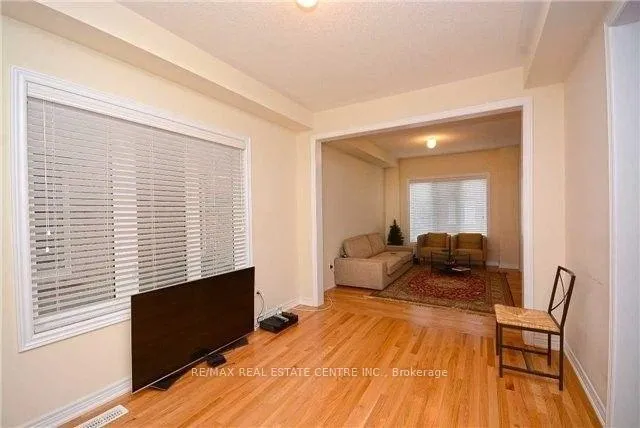 Photo 3 of 64 Yardley Crescent S, Brampton, Credit Valley — HOMEH
