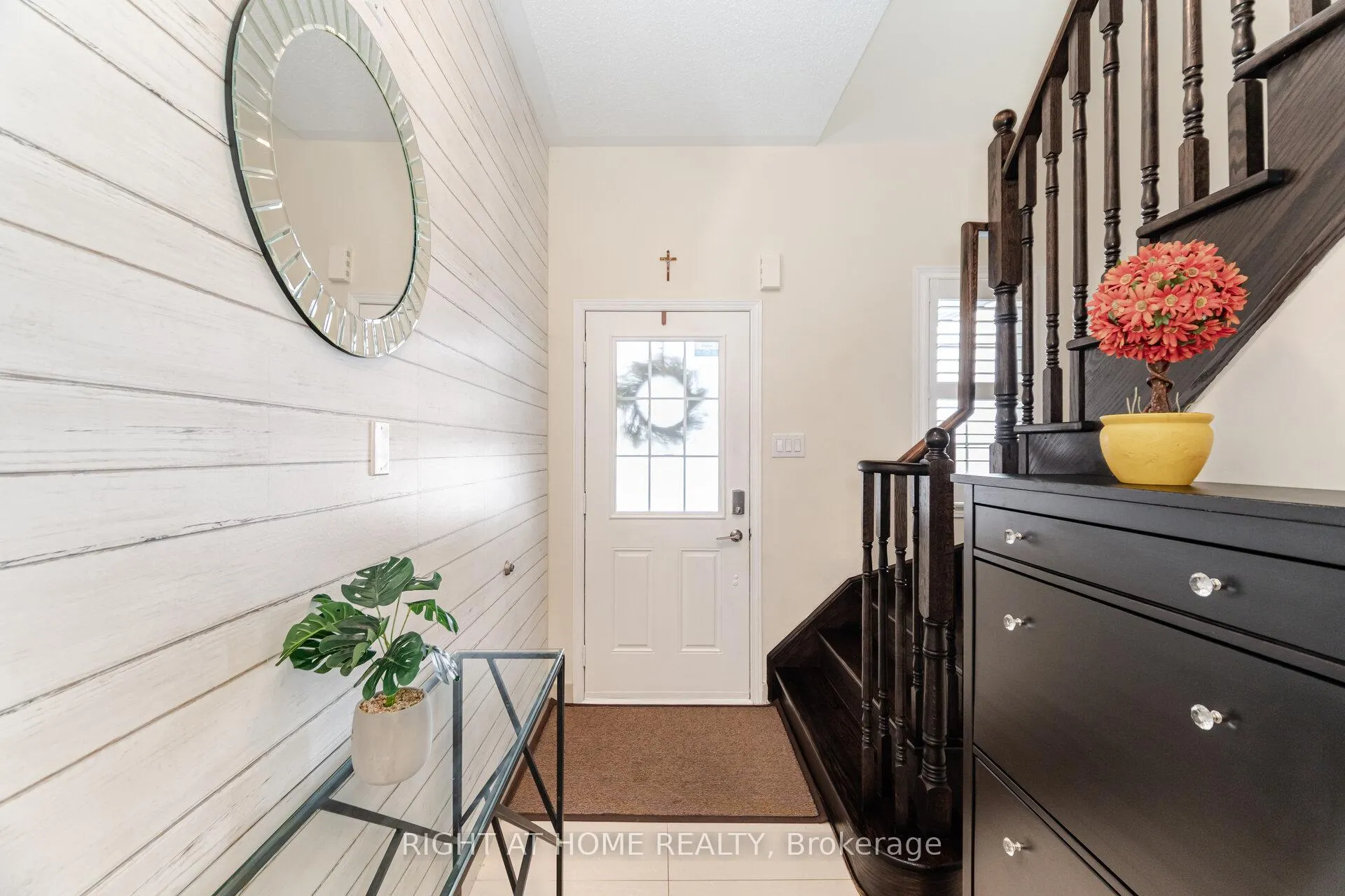 Photo 3 of 14 Duffel Crescent, Halton Hills, Georgetown — HOMEH