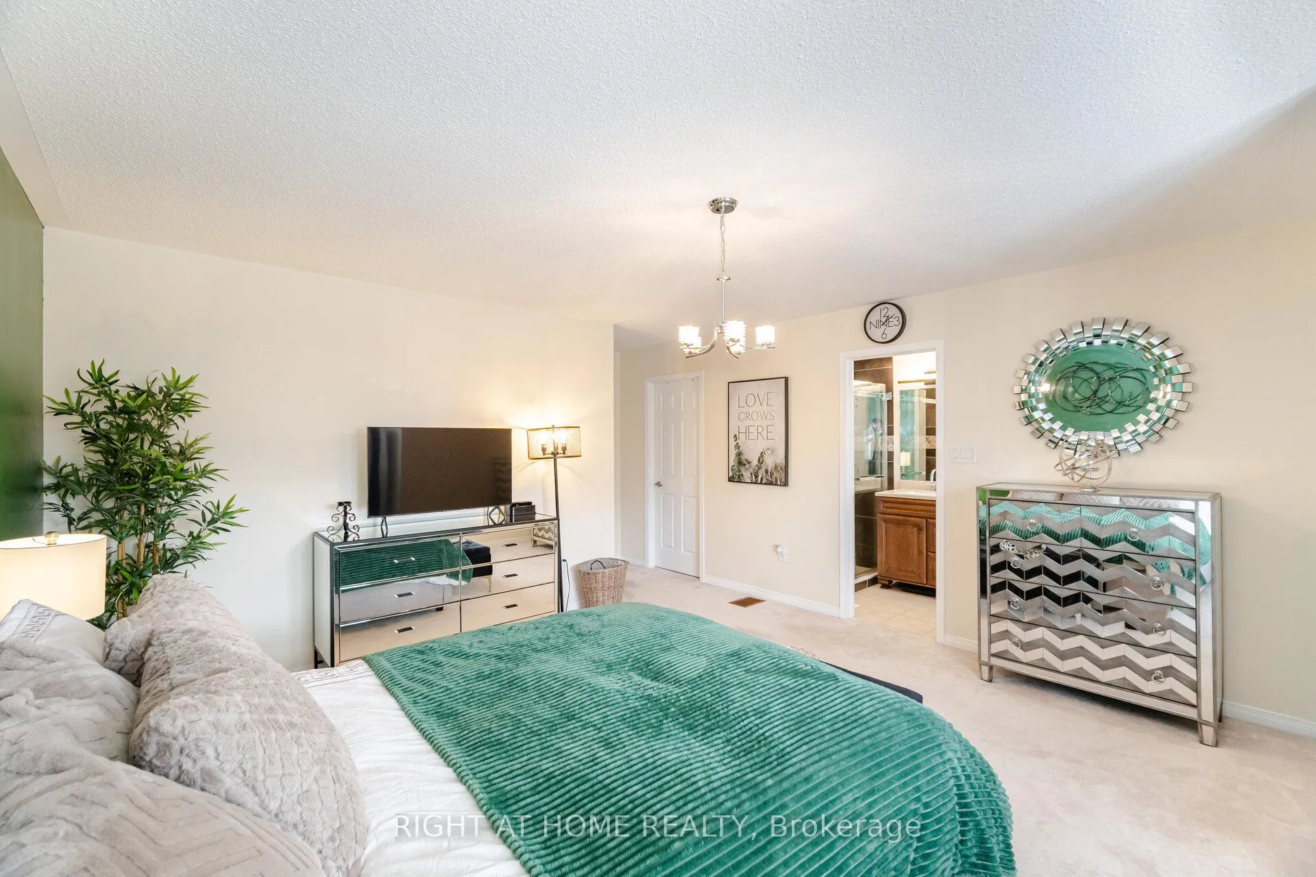 Photo 21 of 14 Duffel Crescent, Halton Hills, Georgetown — HOMEH