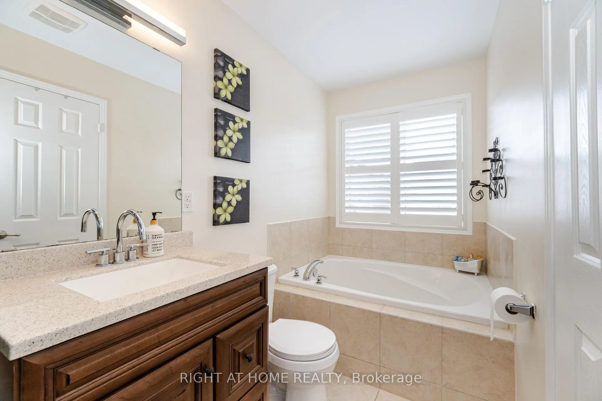 Photo 22 of 14 Duffel Crescent, Halton Hills, Georgetown — HOMEH