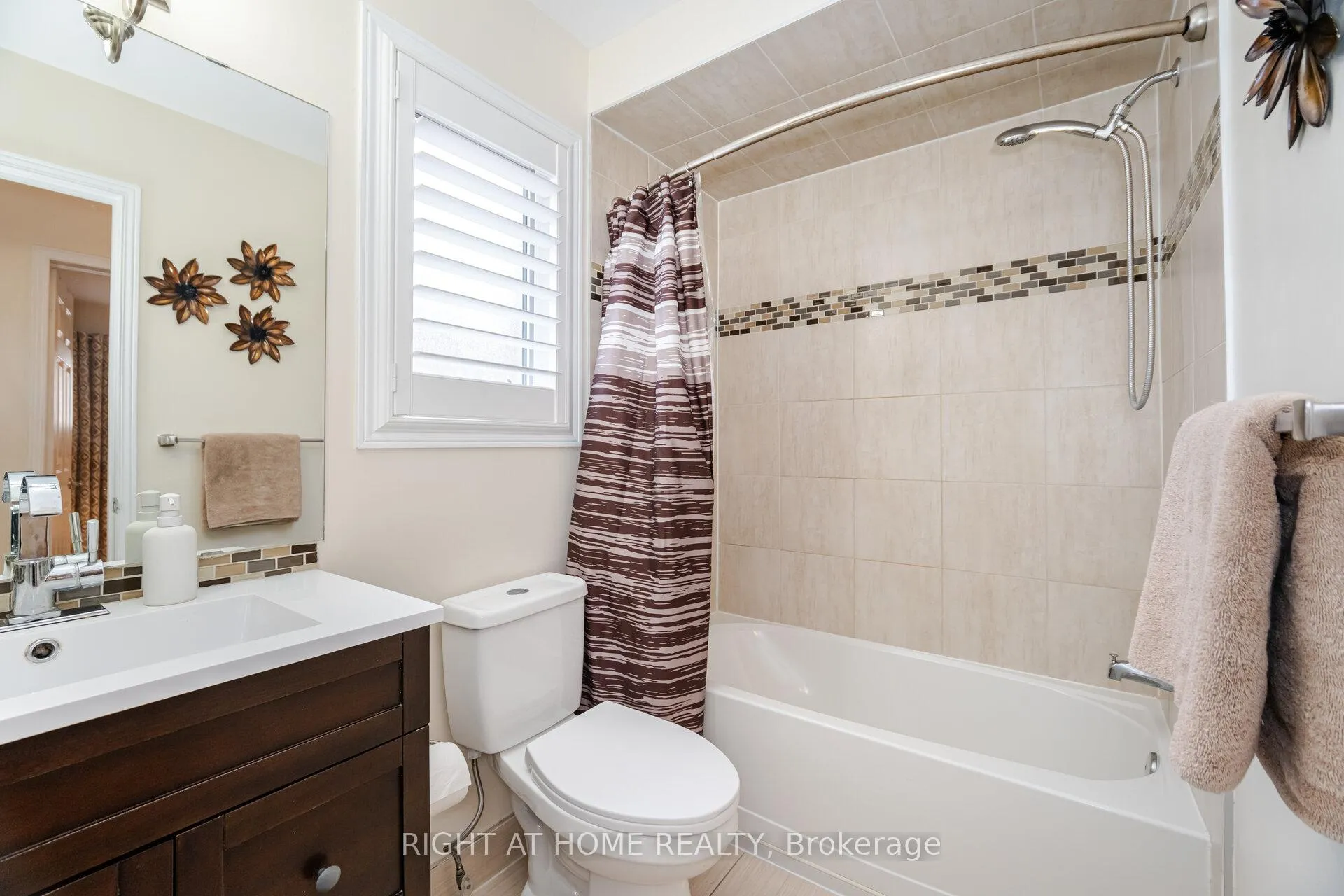 Photo 30 of 14 Duffel Crescent, Halton Hills, Georgetown — HOMEH