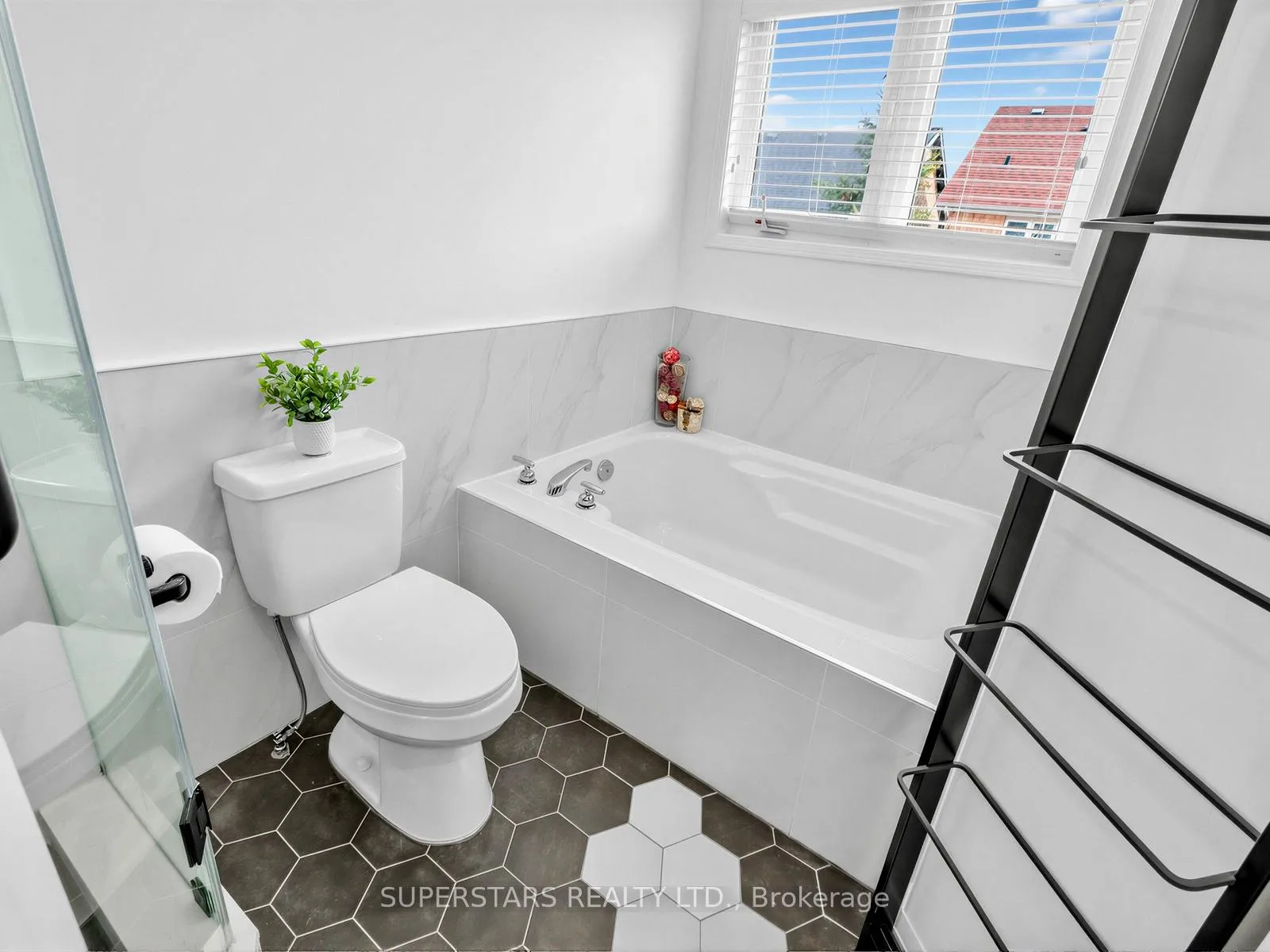 Photo 21 of 7 Wilcliff Court, Markham, Greensborough — HOMEH