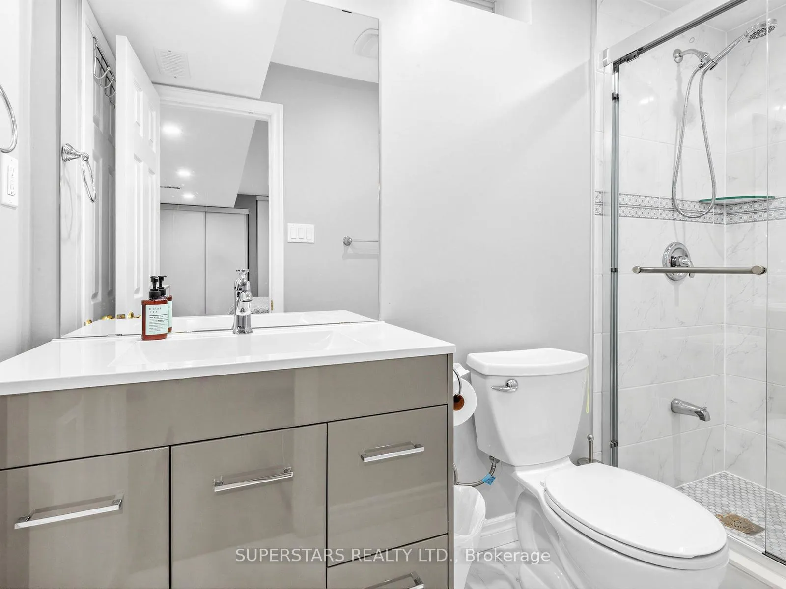 Photo 29 of 7 Wilcliff Court, Markham, Greensborough — HOMEH