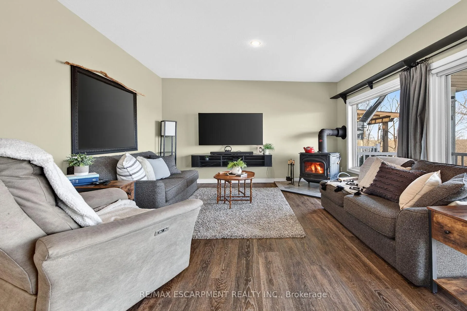 Photo 9 of 2 Foxlow Crescent, Haldimand — HOMEH