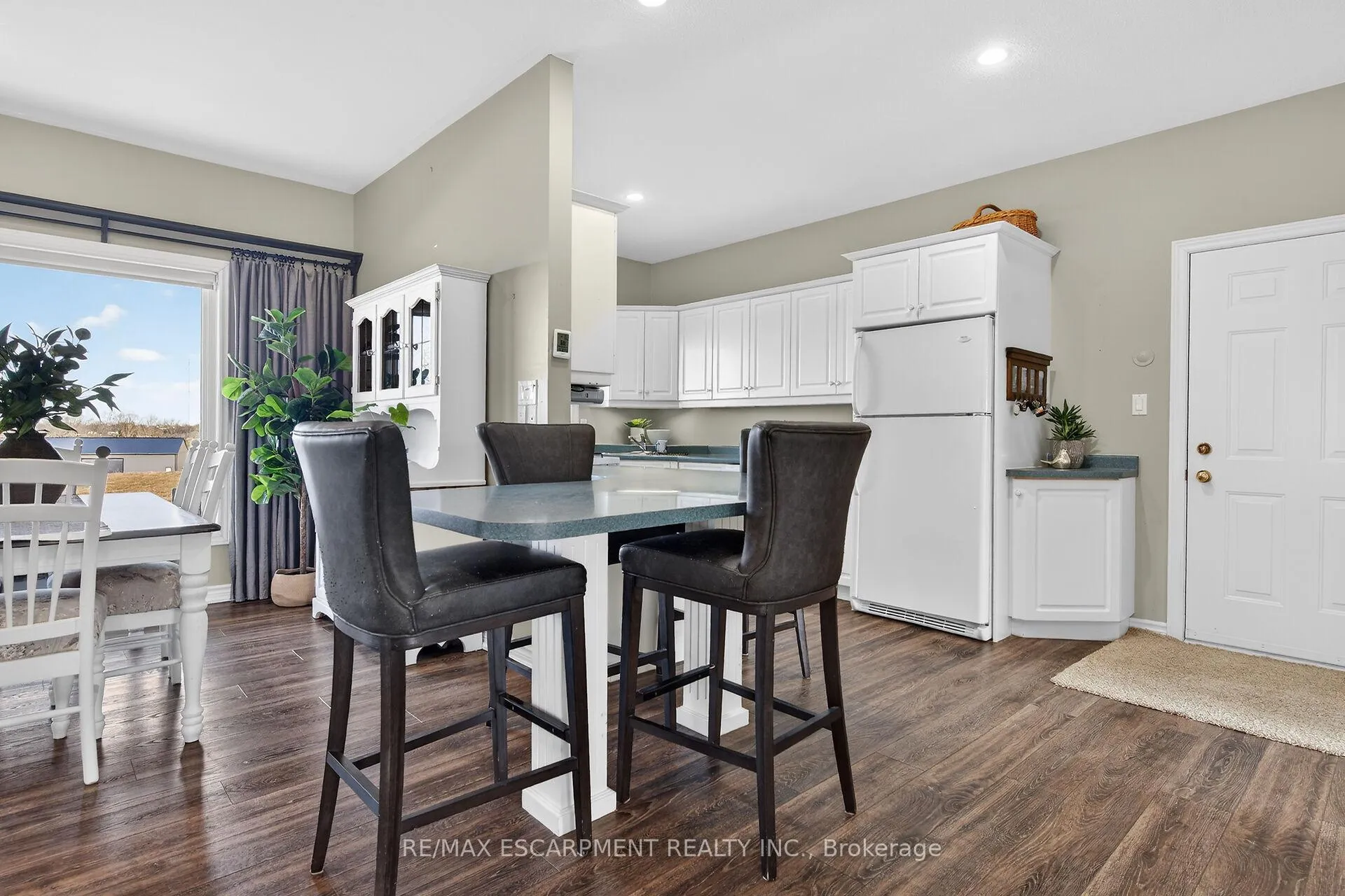 Photo 10 of 2 Foxlow Crescent, Haldimand — HOMEH