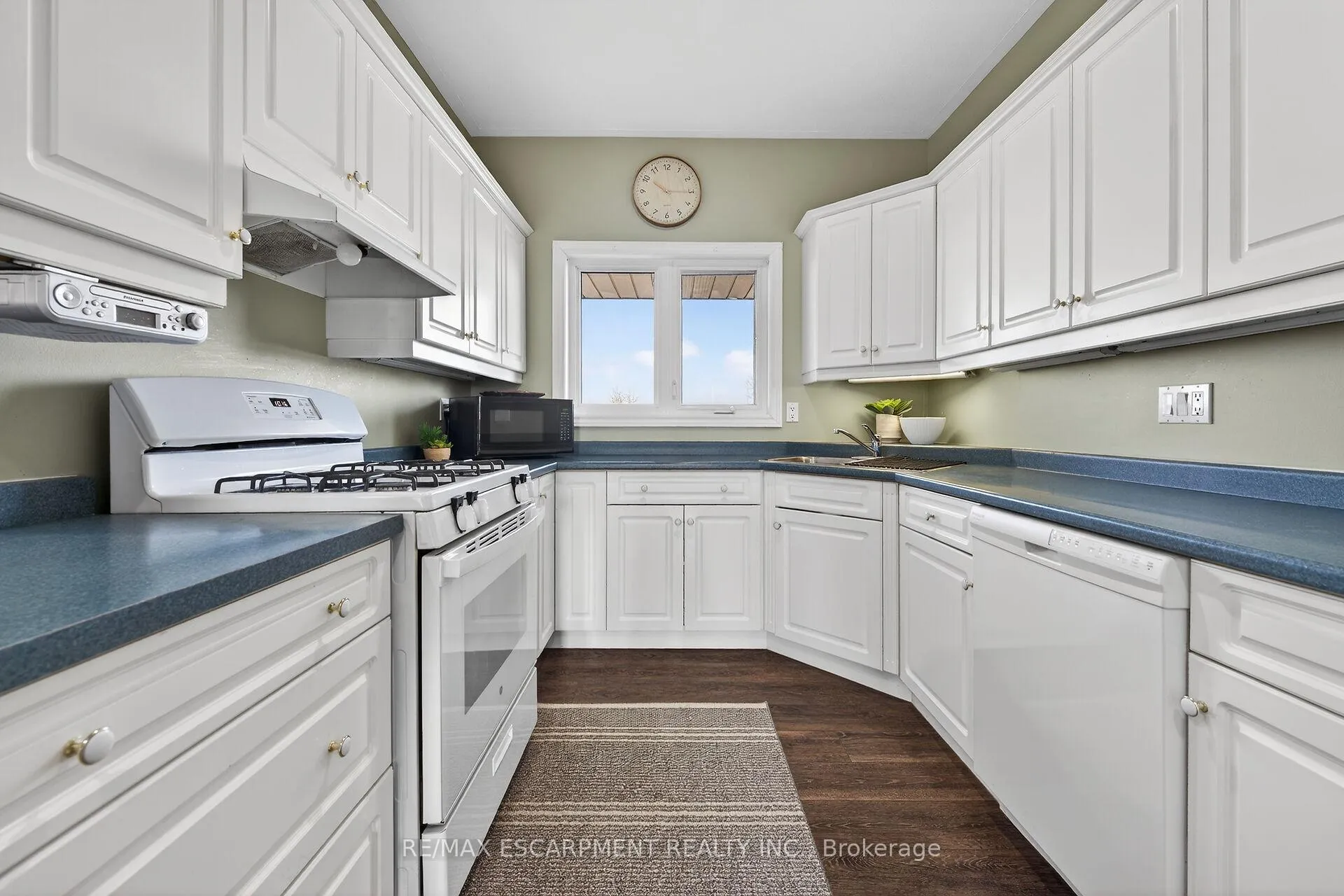 Photo 13 of 2 Foxlow Crescent, Haldimand — HOMEH