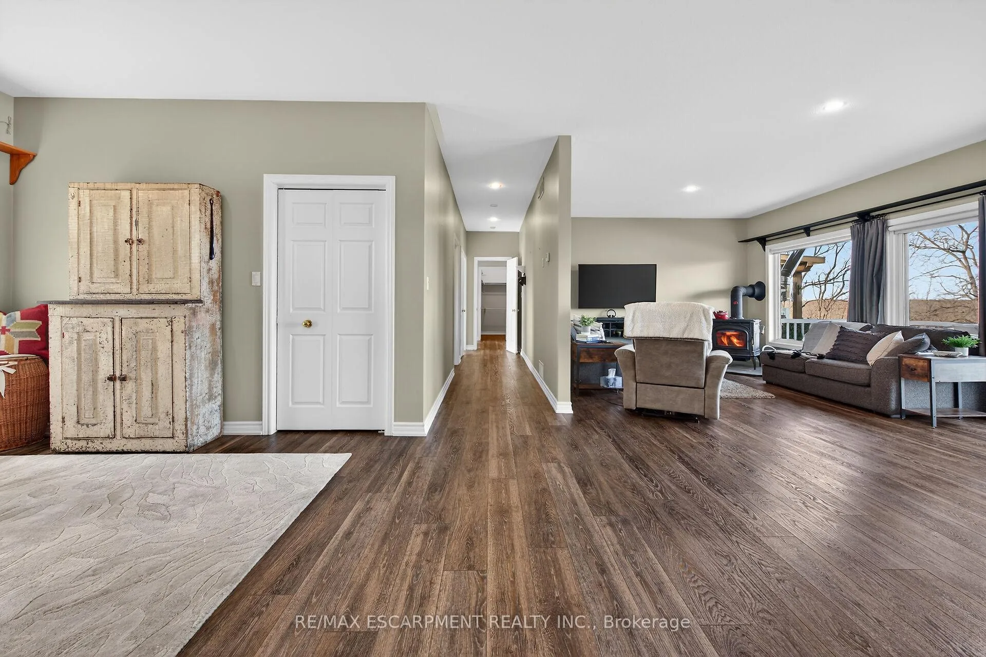 Photo 16 of 2 Foxlow Crescent, Haldimand — HOMEH