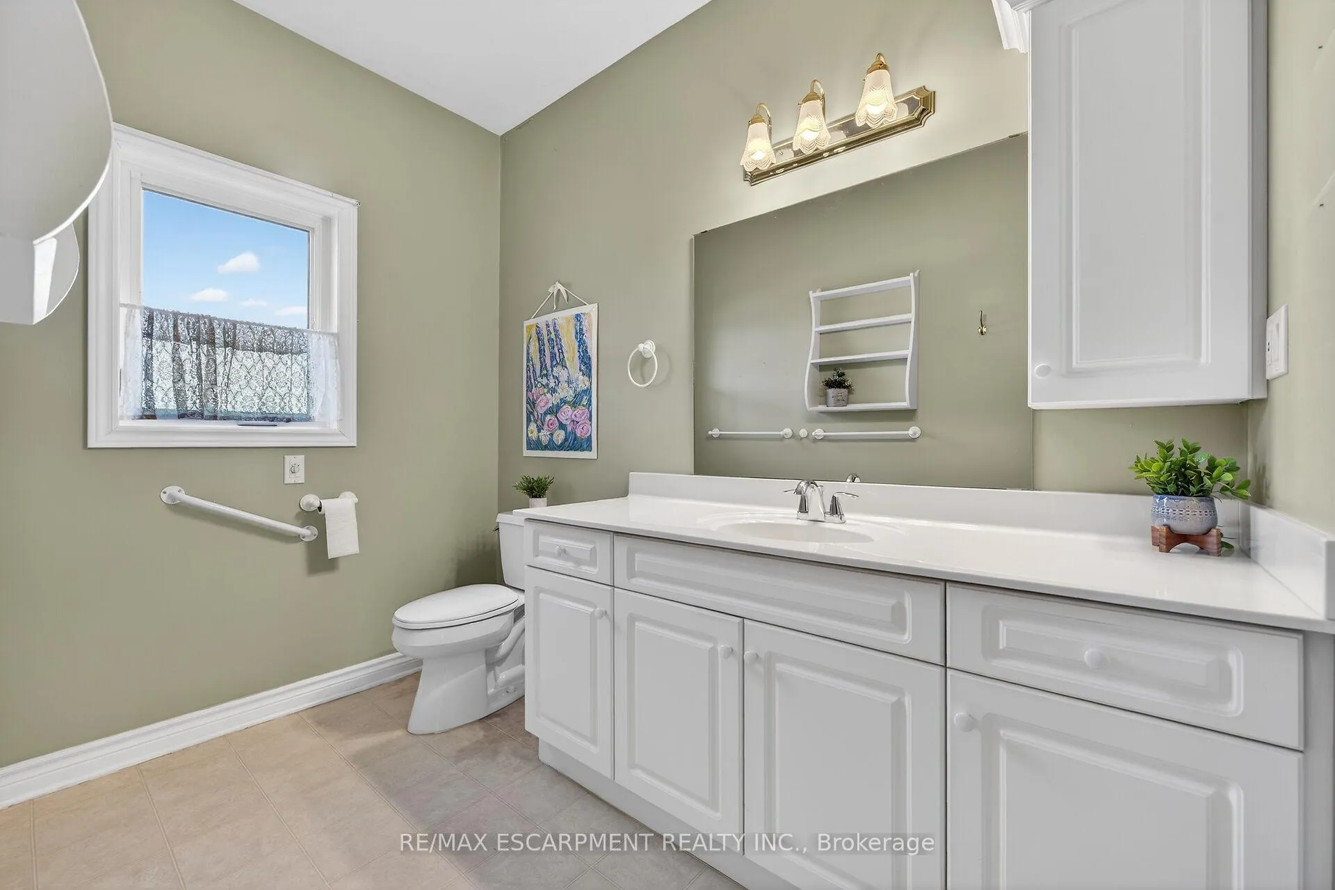 Photo 28 of 2 Foxlow Crescent, Haldimand — HOMEH
