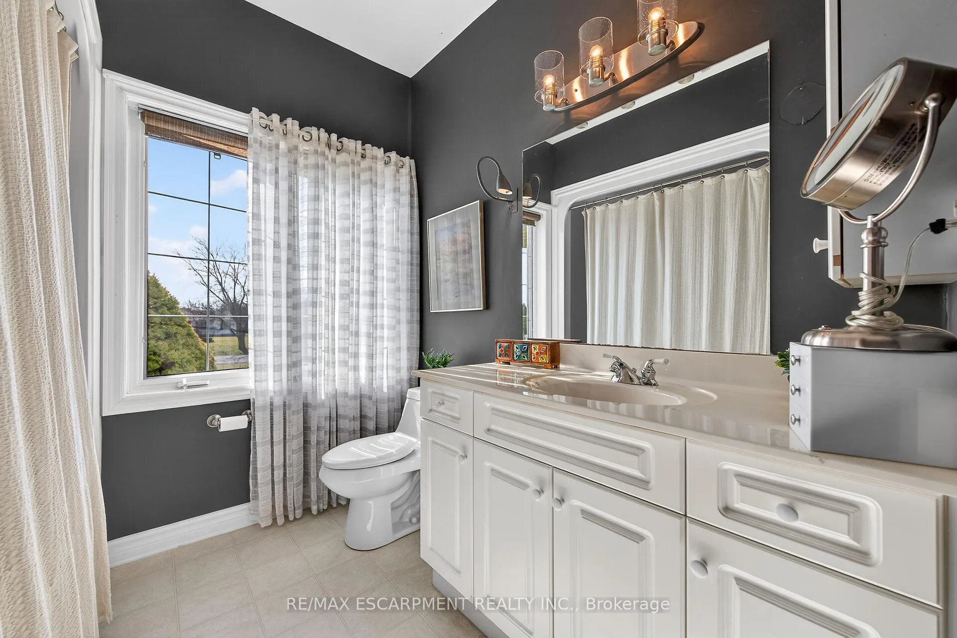 Photo 29 of 2 Foxlow Crescent, Haldimand — HOMEH