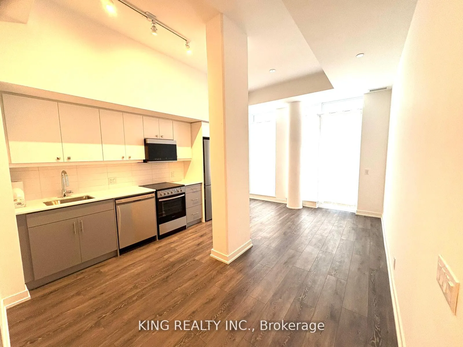 Photo 2 of Unit 106, 2 Manderley Drive, Scarborough, Birchcliffe-Cliffside — HOMEH
