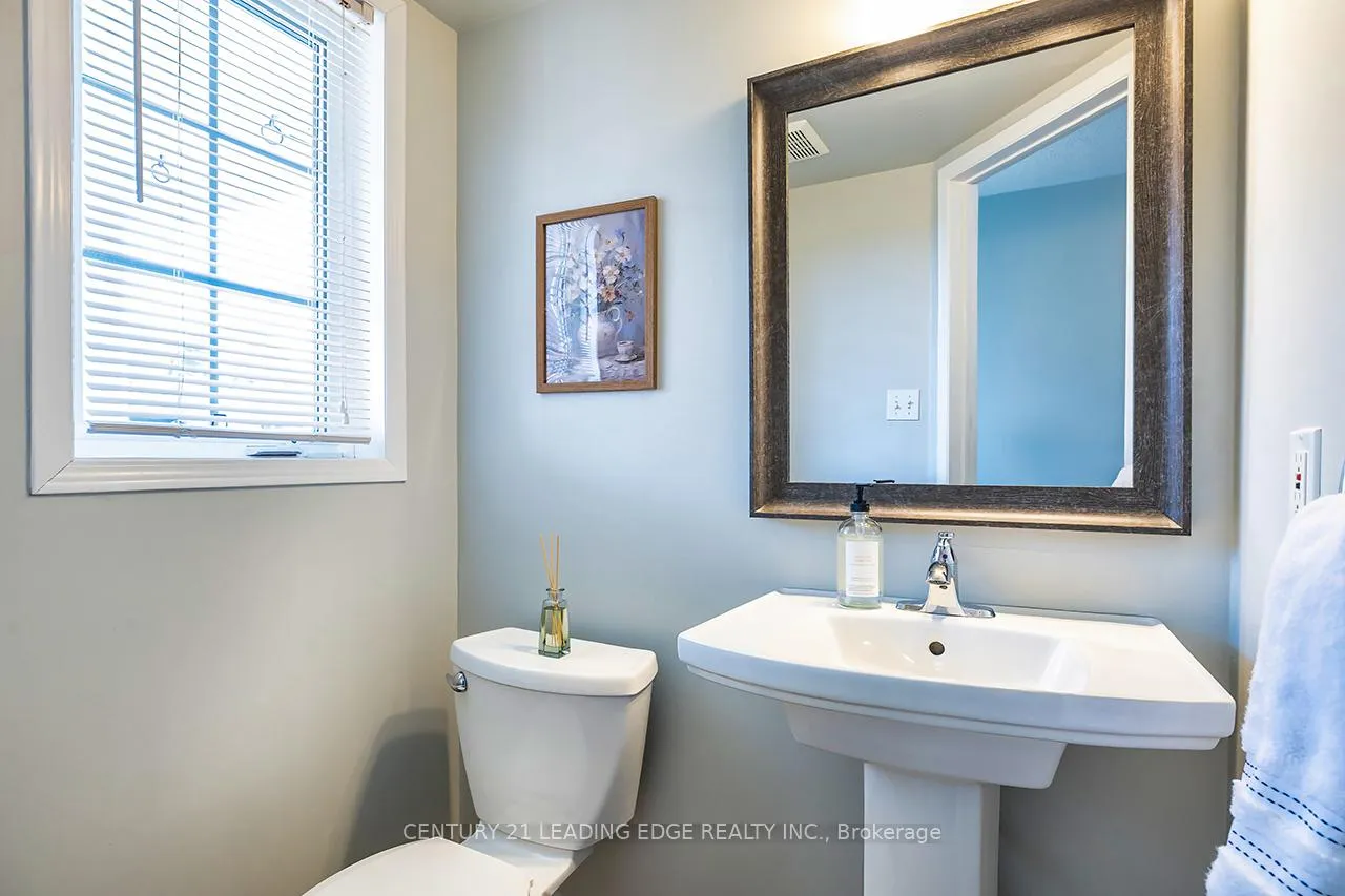 Photo 5 of 10 Oglevie Drive, Whitby, Pringle Creek — HOMEH