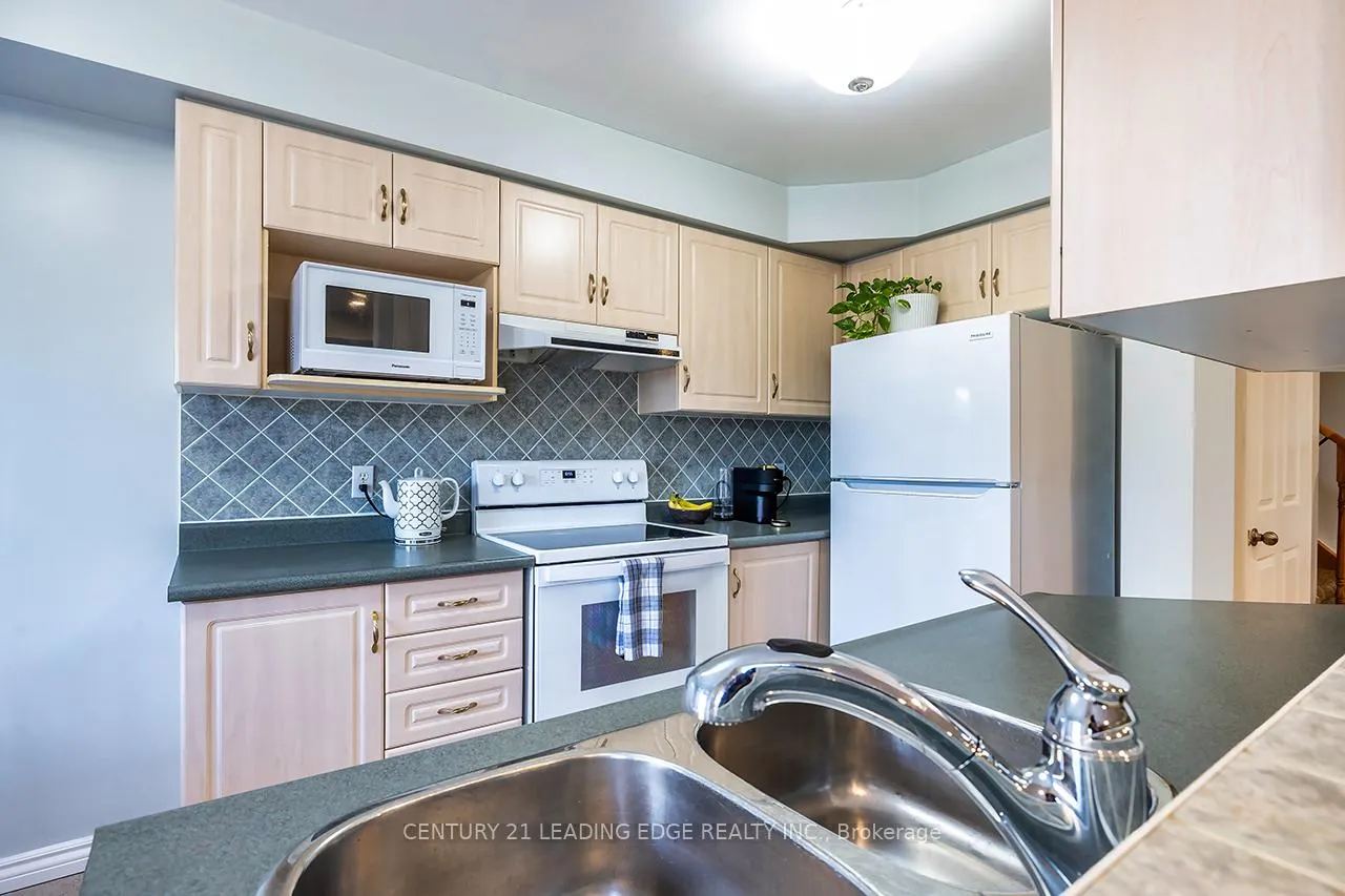 Photo 15 of 10 Oglevie Drive, Whitby, Pringle Creek — HOMEH