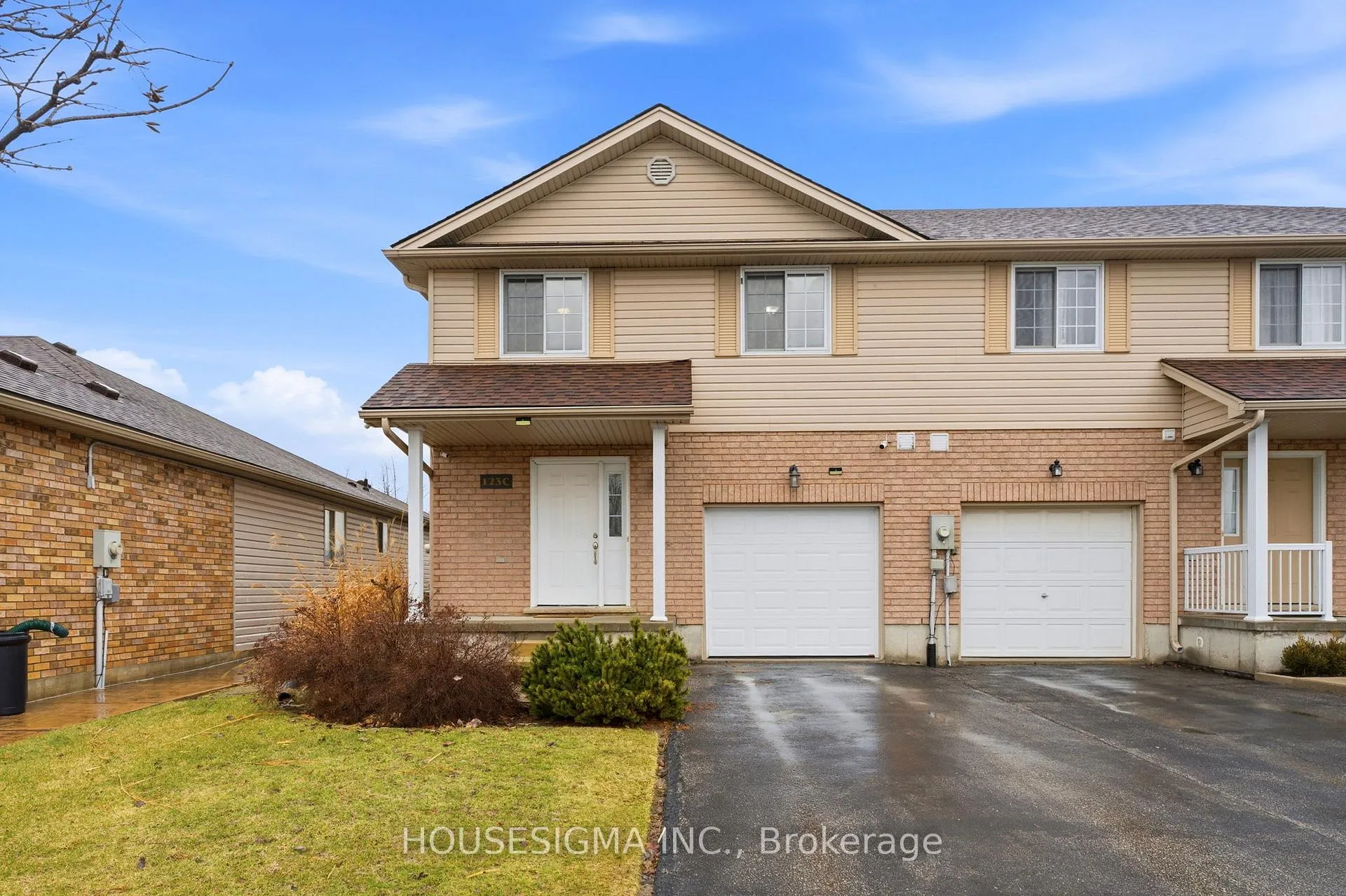 Photo 2 of Unit C, 123 Whitlaw Way, Brant, Paris — HOMEH