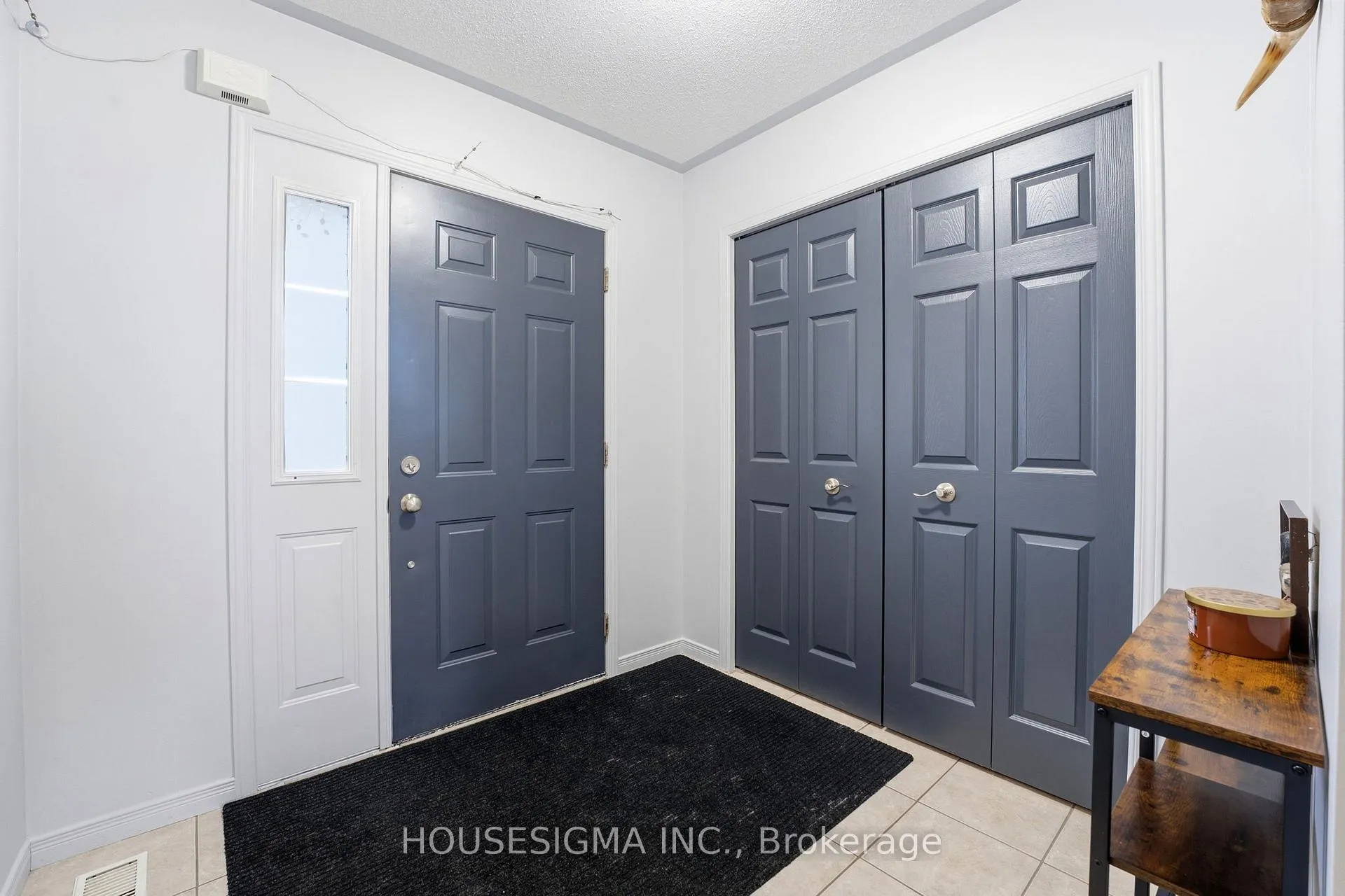 Photo 4 of Unit C, 123 Whitlaw Way, Brant, Paris — HOMEH