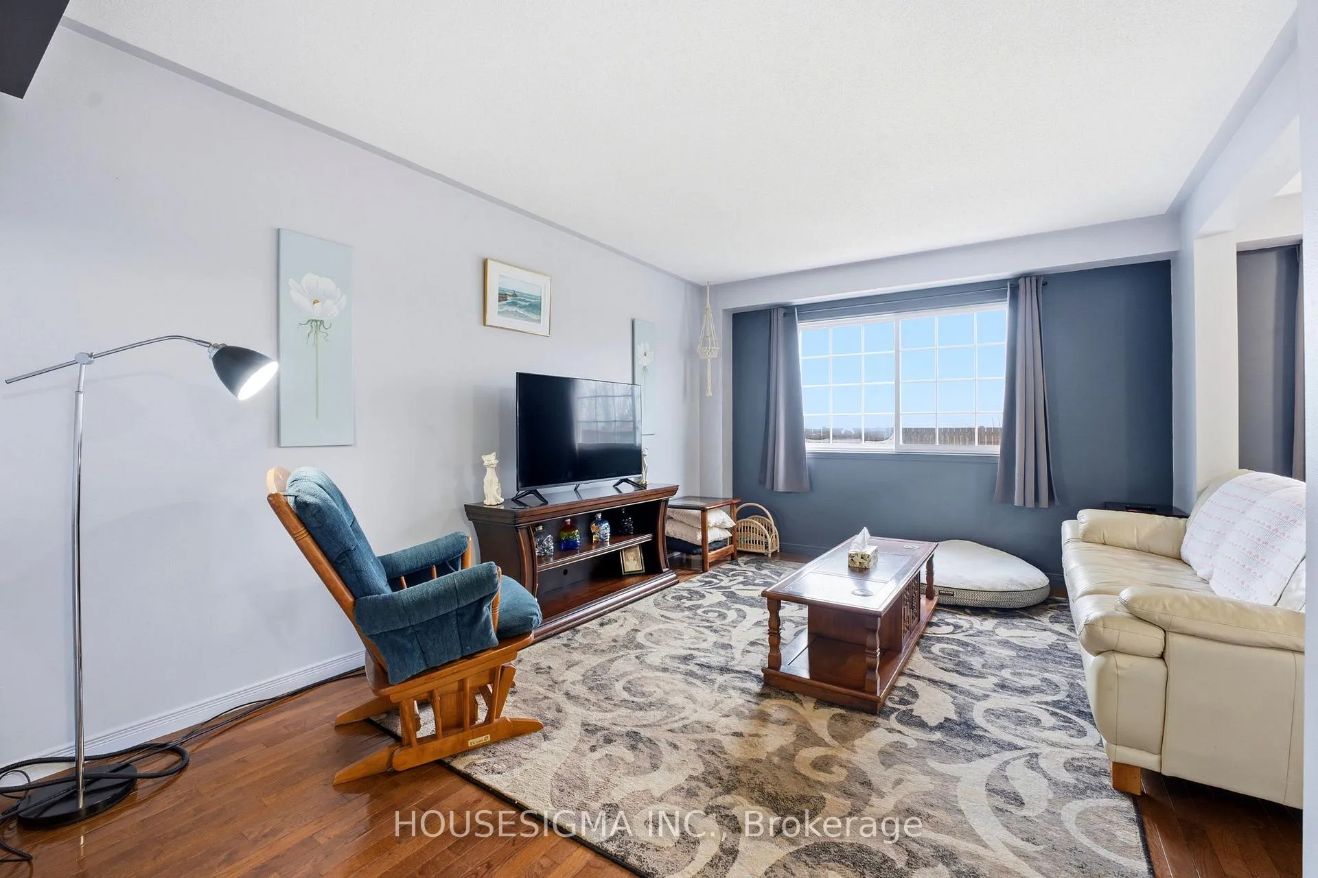Photo 5 of Unit C, 123 Whitlaw Way, Brant, Paris — HOMEH
