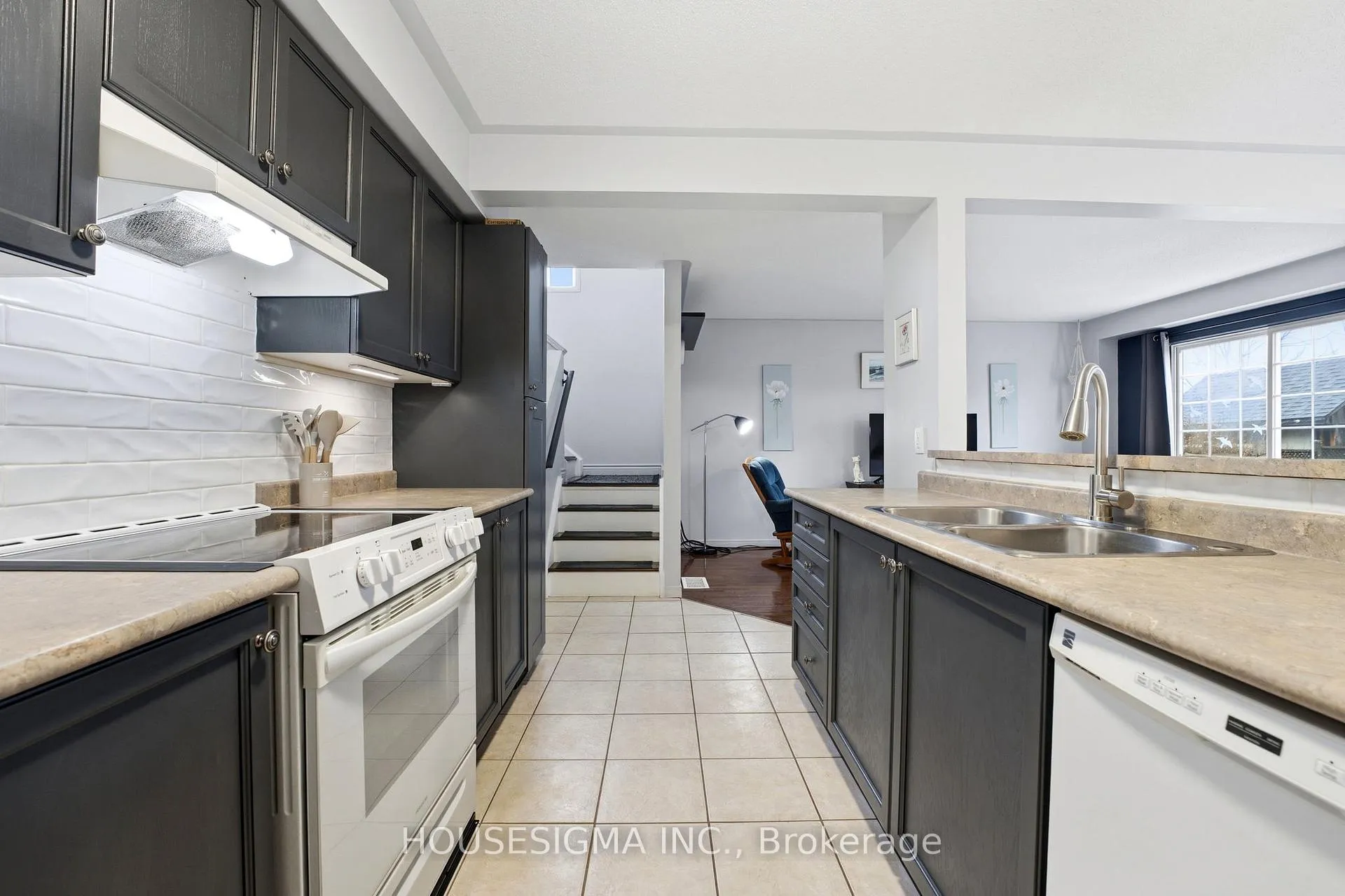 Photo 13 of Unit C, 123 Whitlaw Way, Brant, Paris — HOMEH
