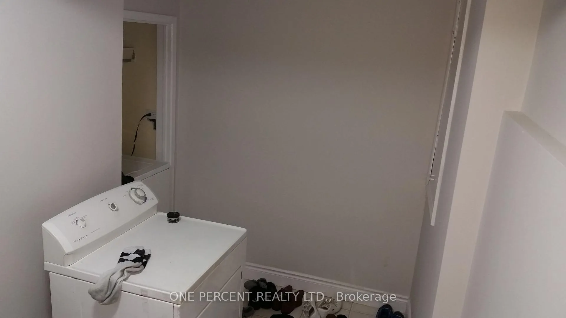 Photo 2 of Unit Basement Apartment, 52 Timberlane Drive, Brampton, Fletcher's Creek South — HOMEH