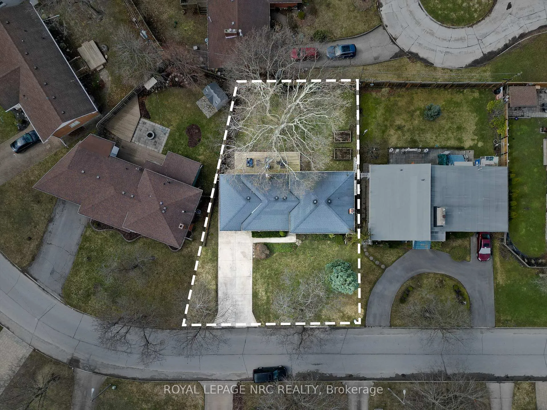Photo 3 of 24 Valerie Drive, St. Catharines, Glendale/Glenridge — HOMEH