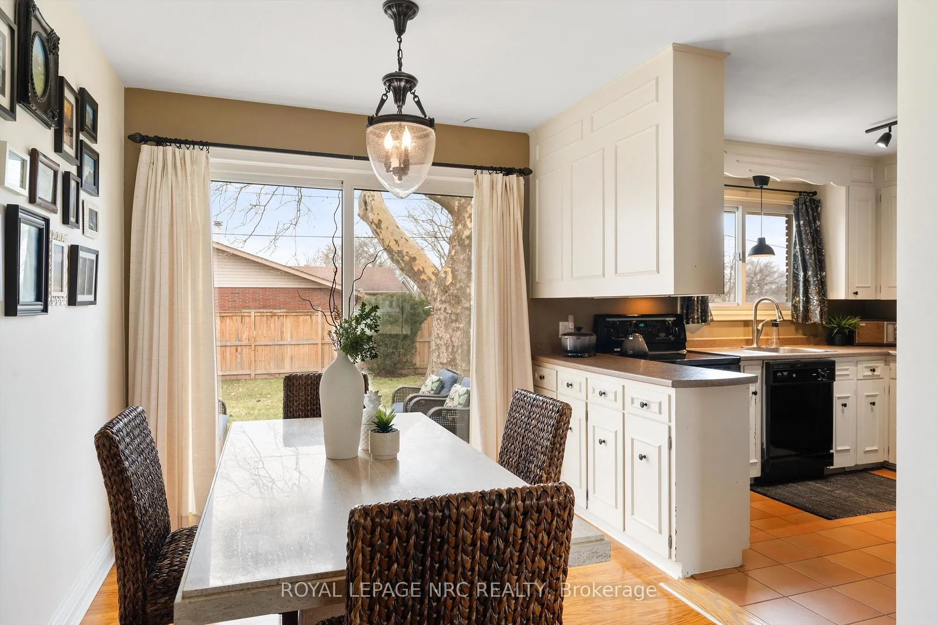 Photo 11 of 24 Valerie Drive, St. Catharines, Glendale/Glenridge — HOMEH