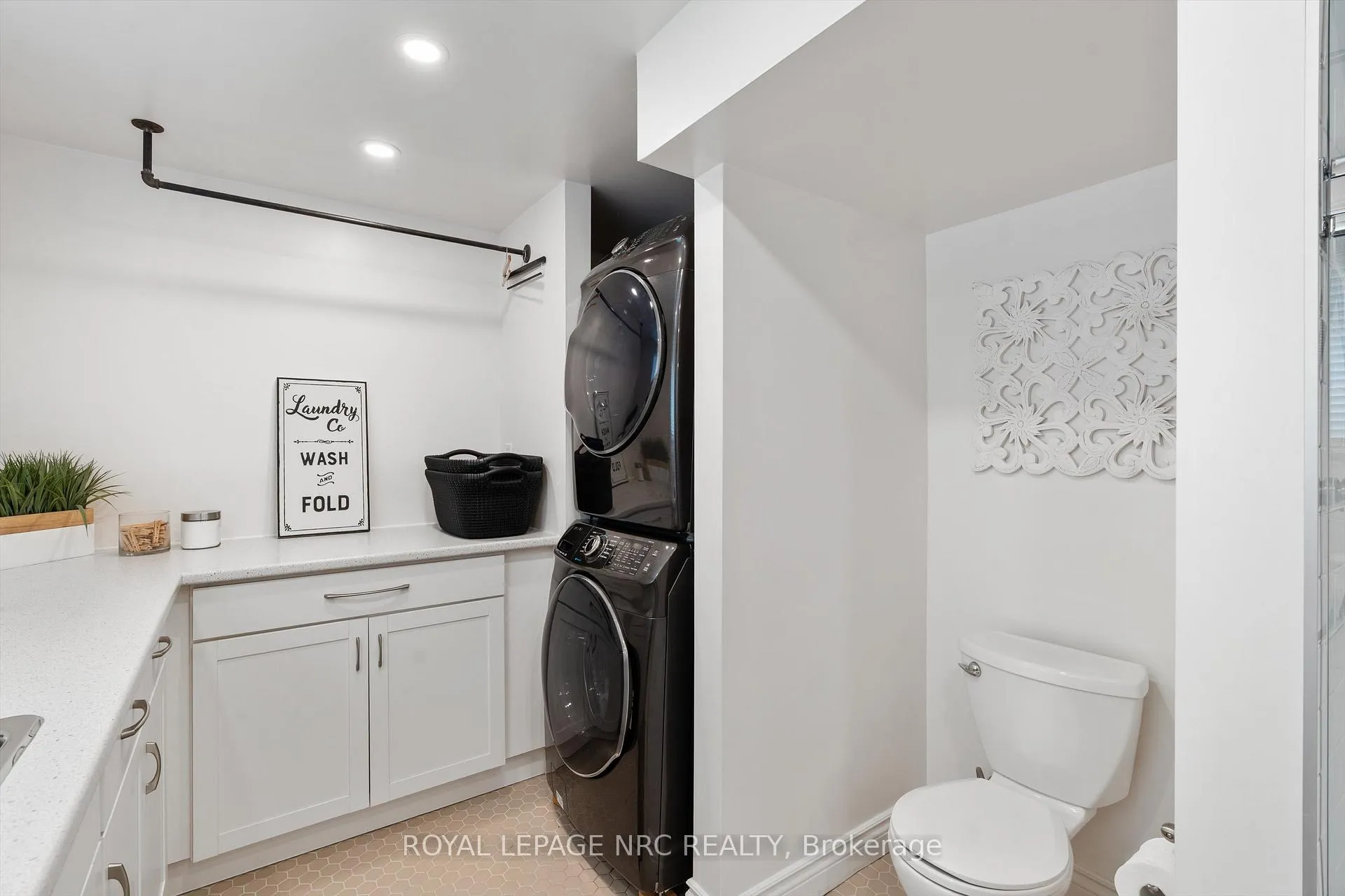Photo 14 of 24 Valerie Drive, St. Catharines, Glendale/Glenridge — HOMEH