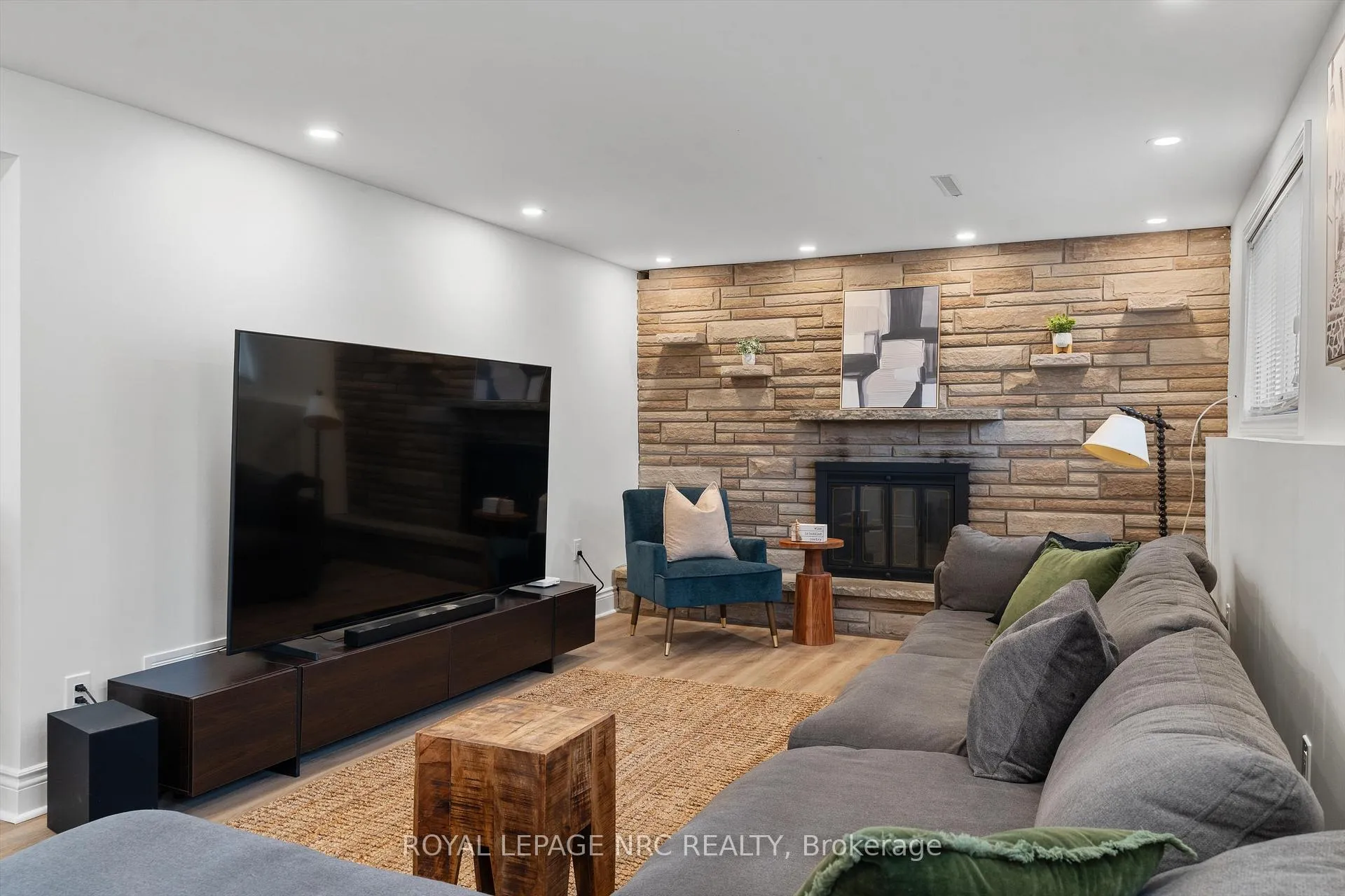 Photo 15 of 24 Valerie Drive, St. Catharines, Glendale/Glenridge — HOMEH