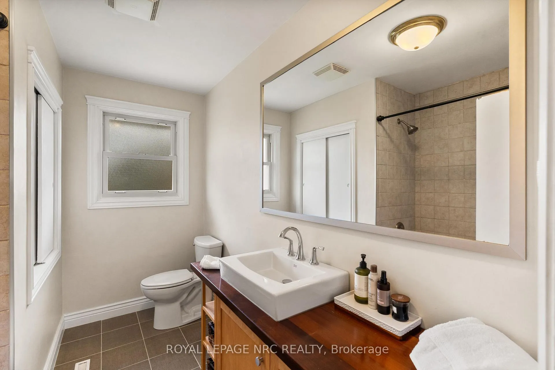 Photo 21 of 24 Valerie Drive, St. Catharines, Glendale/Glenridge — HOMEH