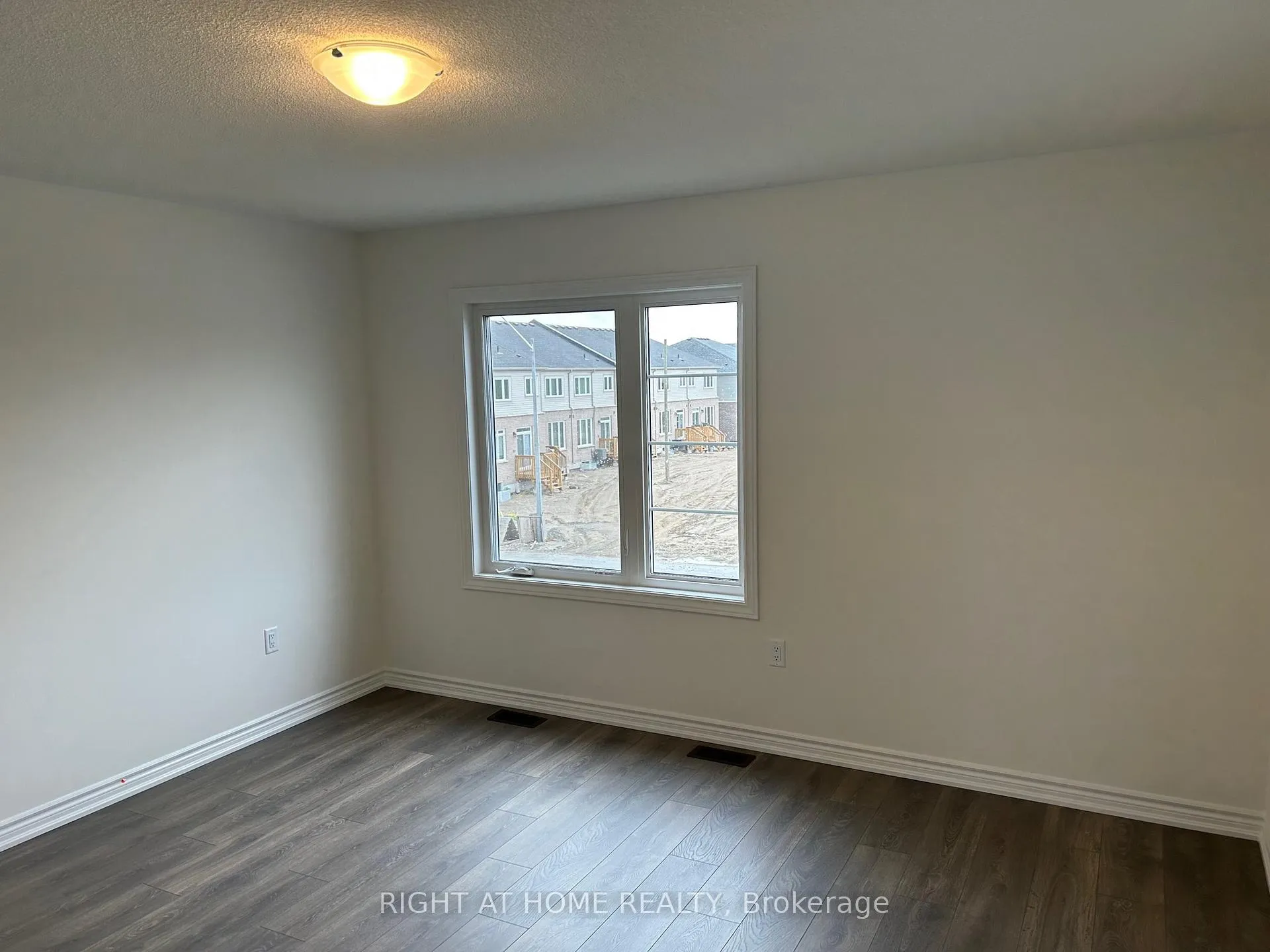 Photo 10 of 59 Greer Street, Barrie, Rural Barrie Southeast — HOMEH