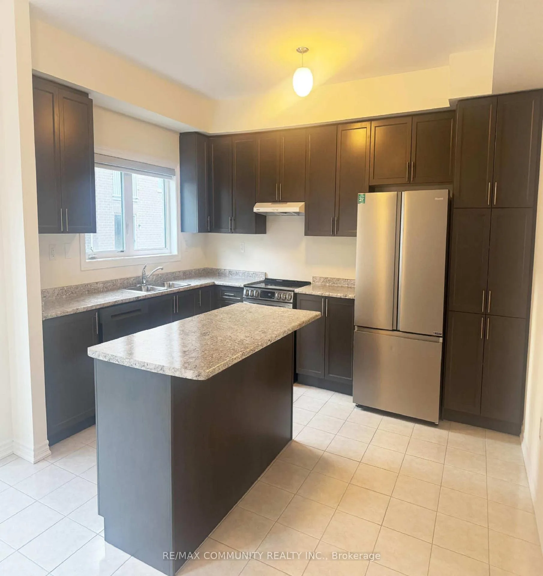 Photo 3 of 2634 Apricot Lane S, Pickering, Rural Pickering — HOMEH
