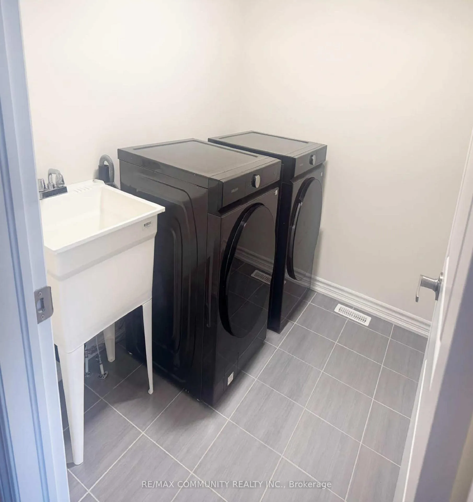 Photo 9 of 2634 Apricot Lane S, Pickering, Rural Pickering — HOMEH