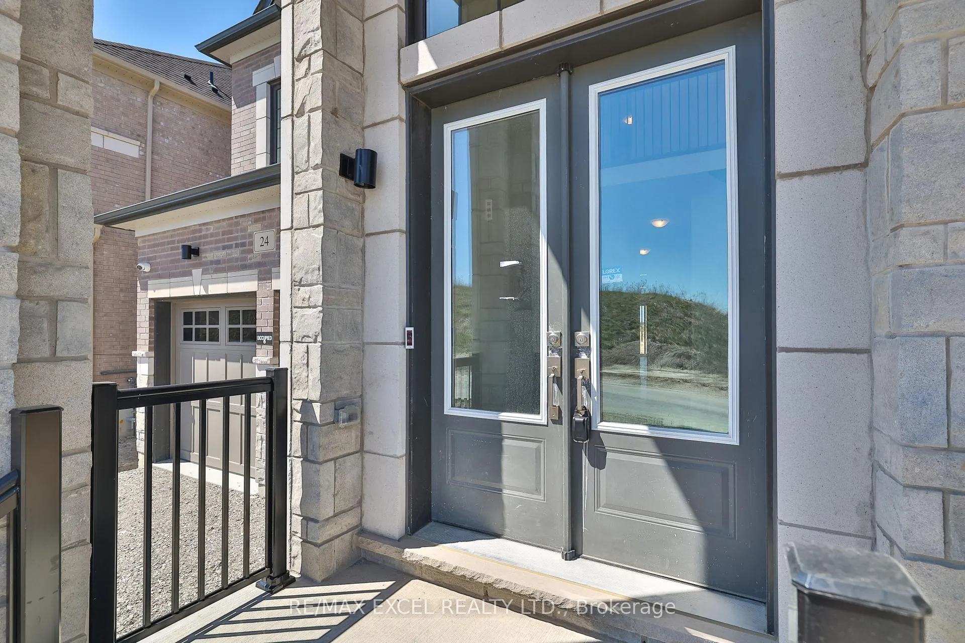 Photo 2 of 24 Sunny Acre Crescent, King, King City — HOMEH
