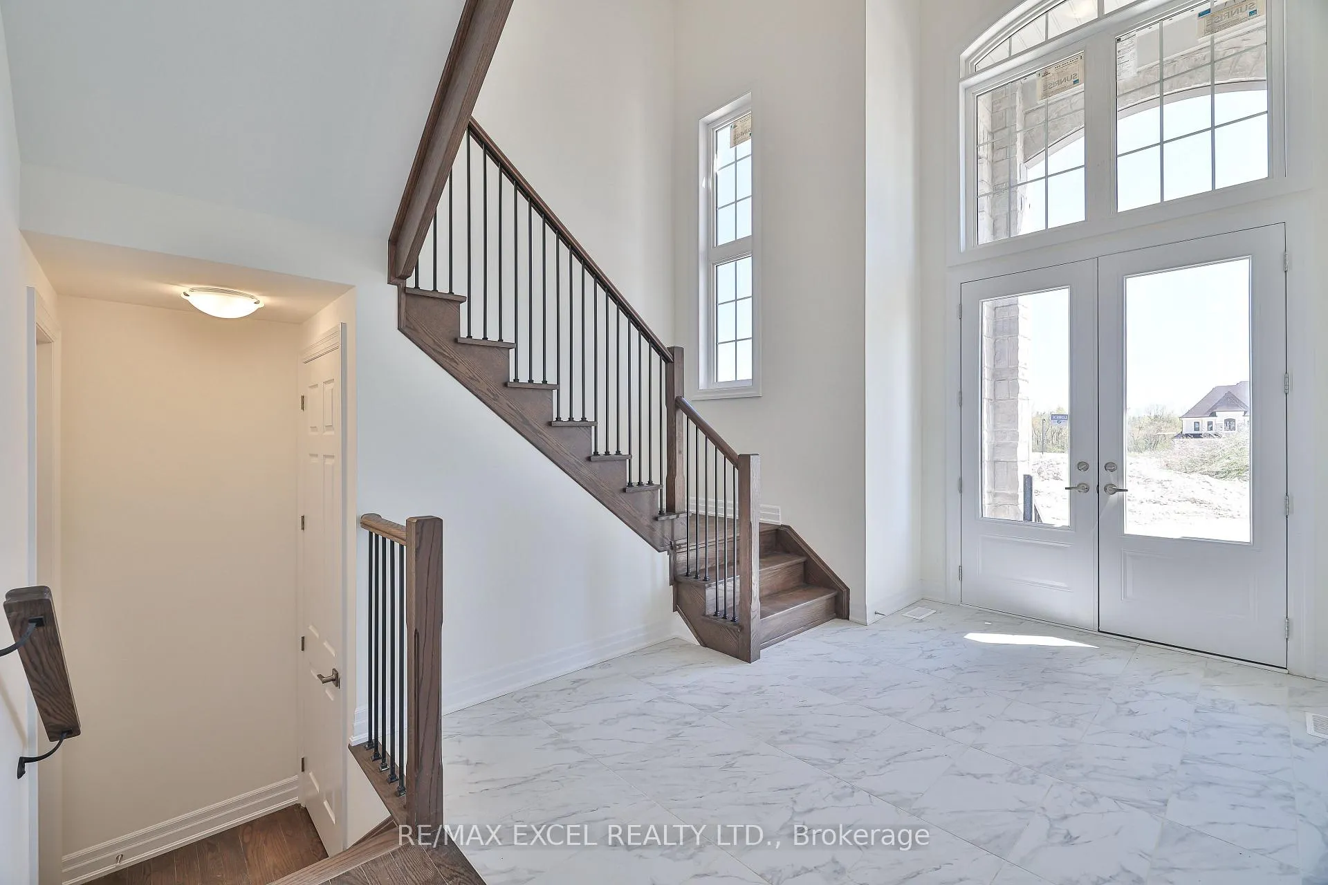Photo 4 of 24 Sunny Acre Crescent, King, King City — HOMEH