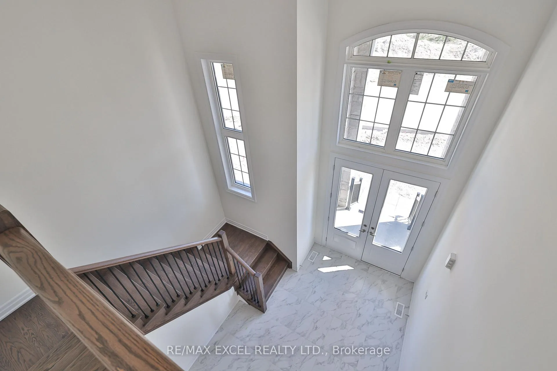Photo 5 of 24 Sunny Acre Crescent, King, King City — HOMEH