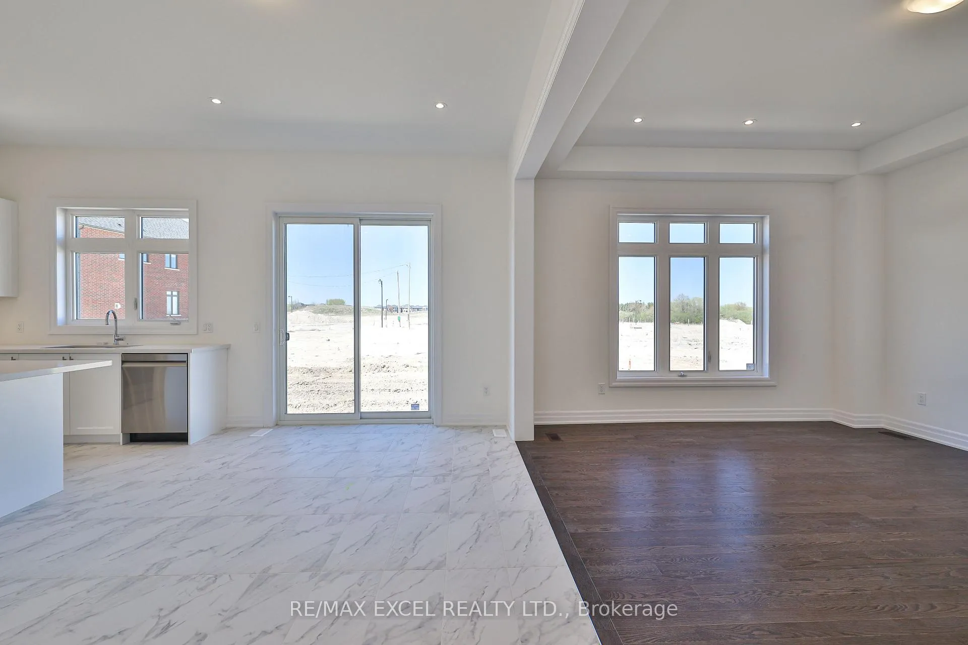 Photo 6 of 24 Sunny Acre Crescent, King, King City — HOMEH