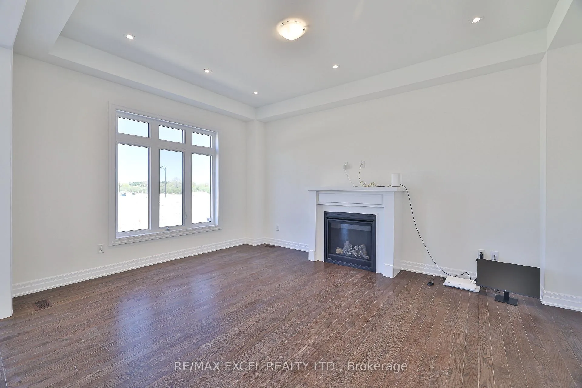 Photo 7 of 24 Sunny Acre Crescent, King, King City — HOMEH