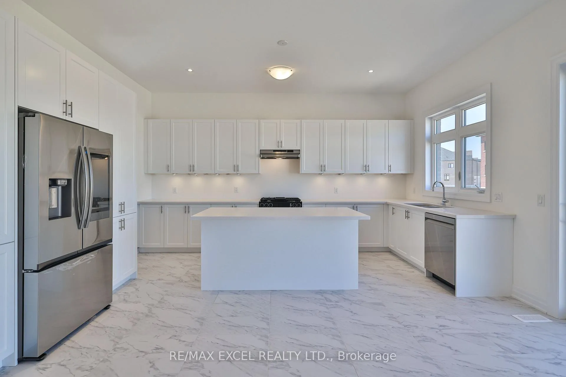 Photo 9 of 24 Sunny Acre Crescent, King, King City — HOMEH