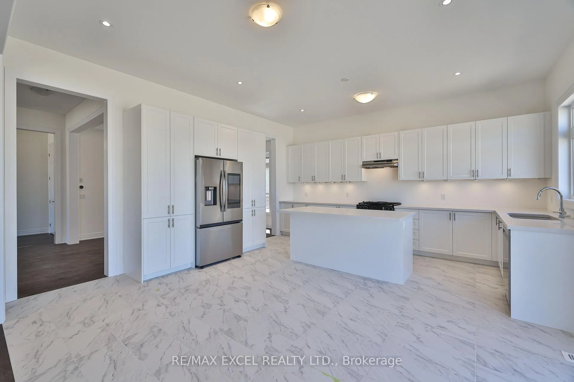 Photo 10 of 24 Sunny Acre Crescent, King, King City — HOMEH