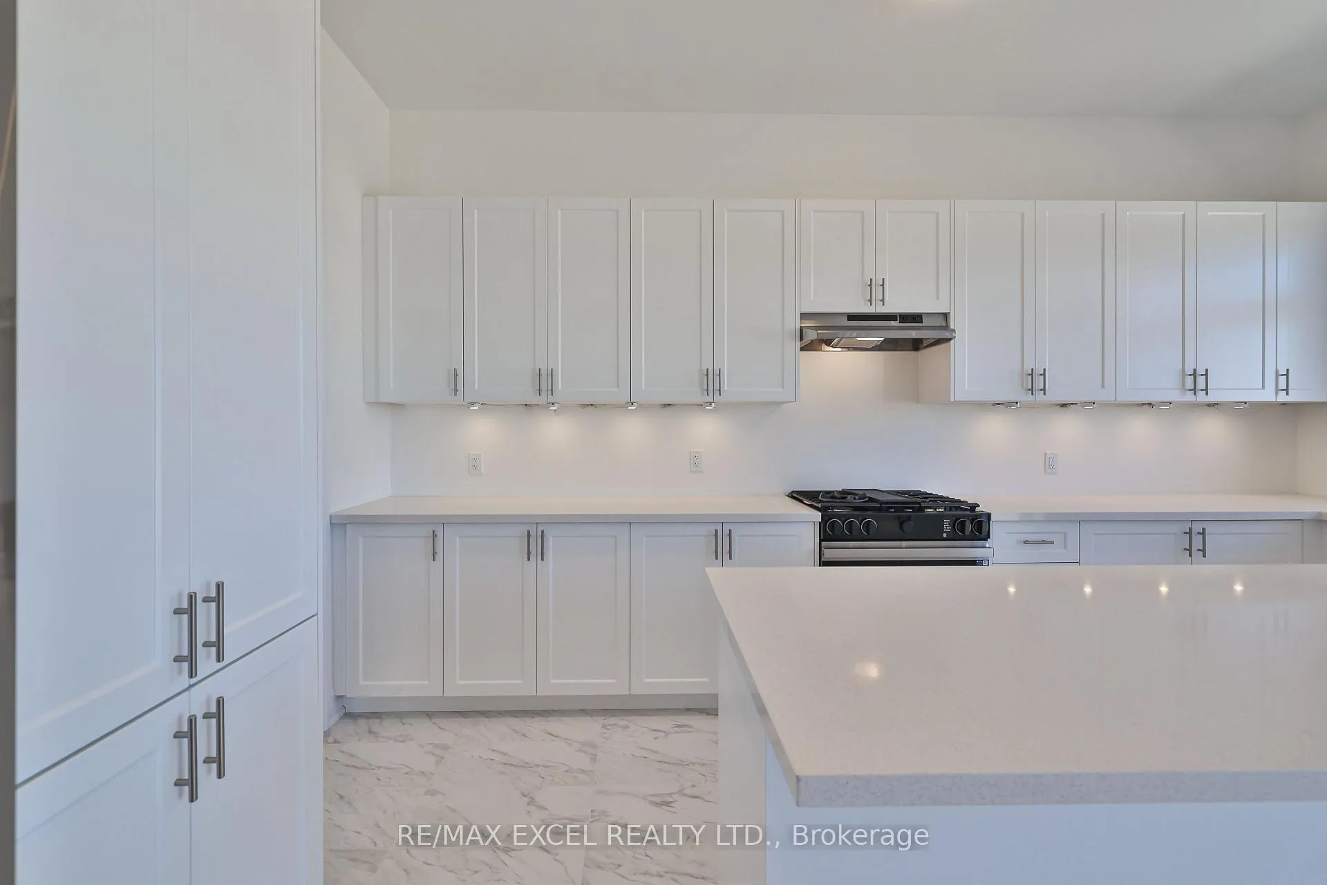Photo 12 of 24 Sunny Acre Crescent, King, King City — HOMEH