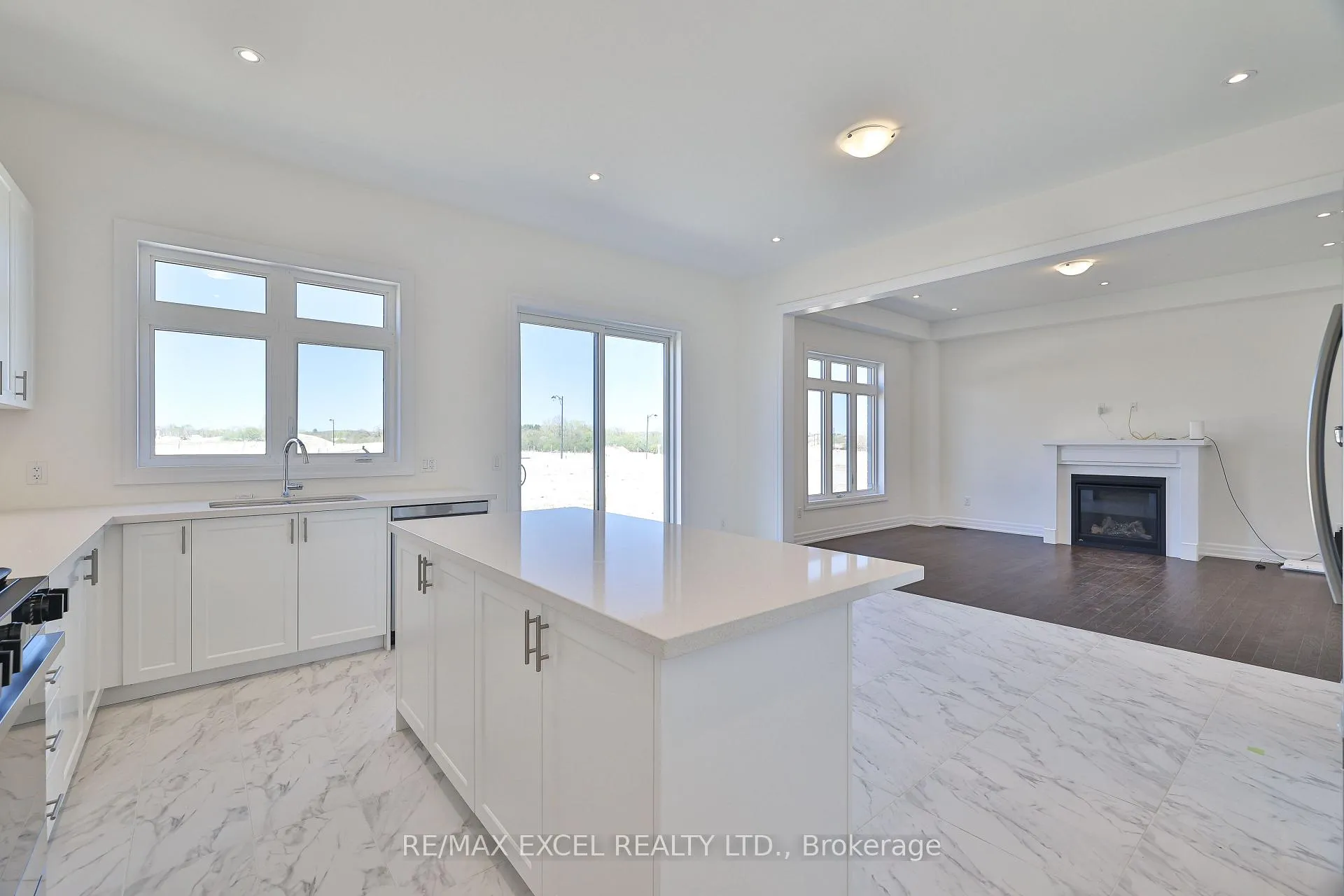 Photo 13 of 24 Sunny Acre Crescent, King, King City — HOMEH